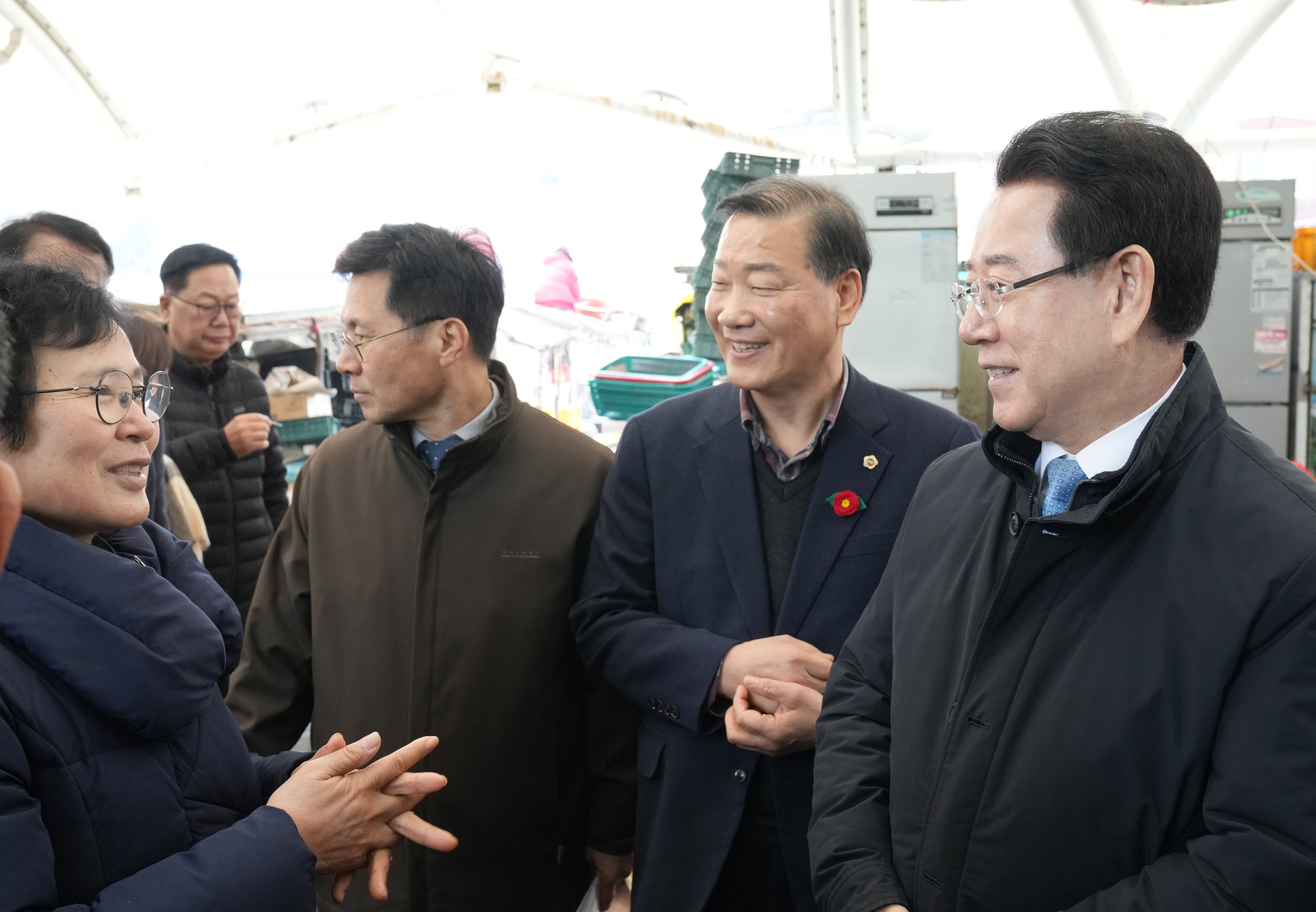 설 명절 맞이 여수 수산시장 방문, 물가 점검 및 상인들 격려6