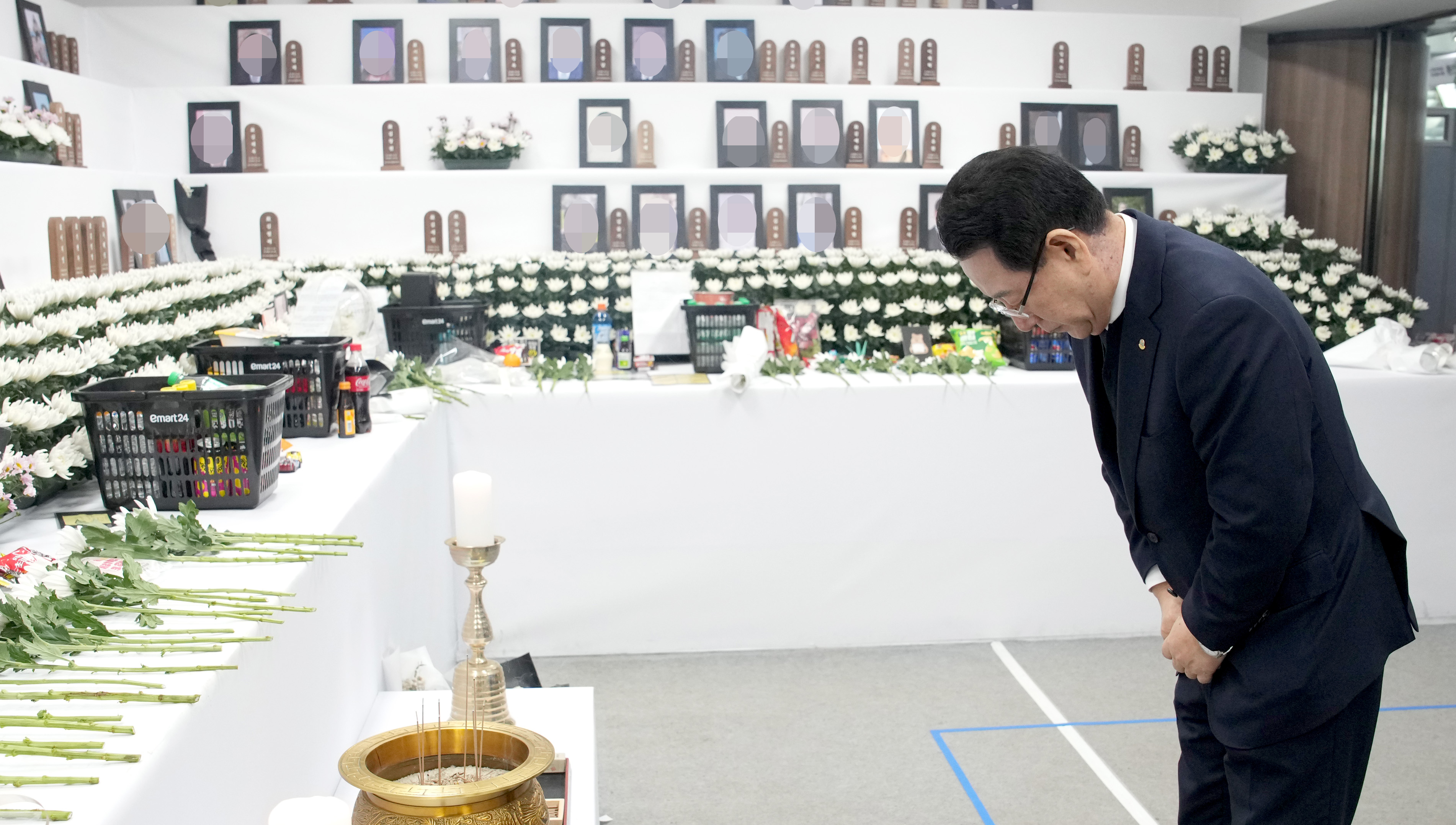 설 앞두고 제주항공 여객기 참사 희생자 합동분향소 참배하는 김영록 전남도지사3