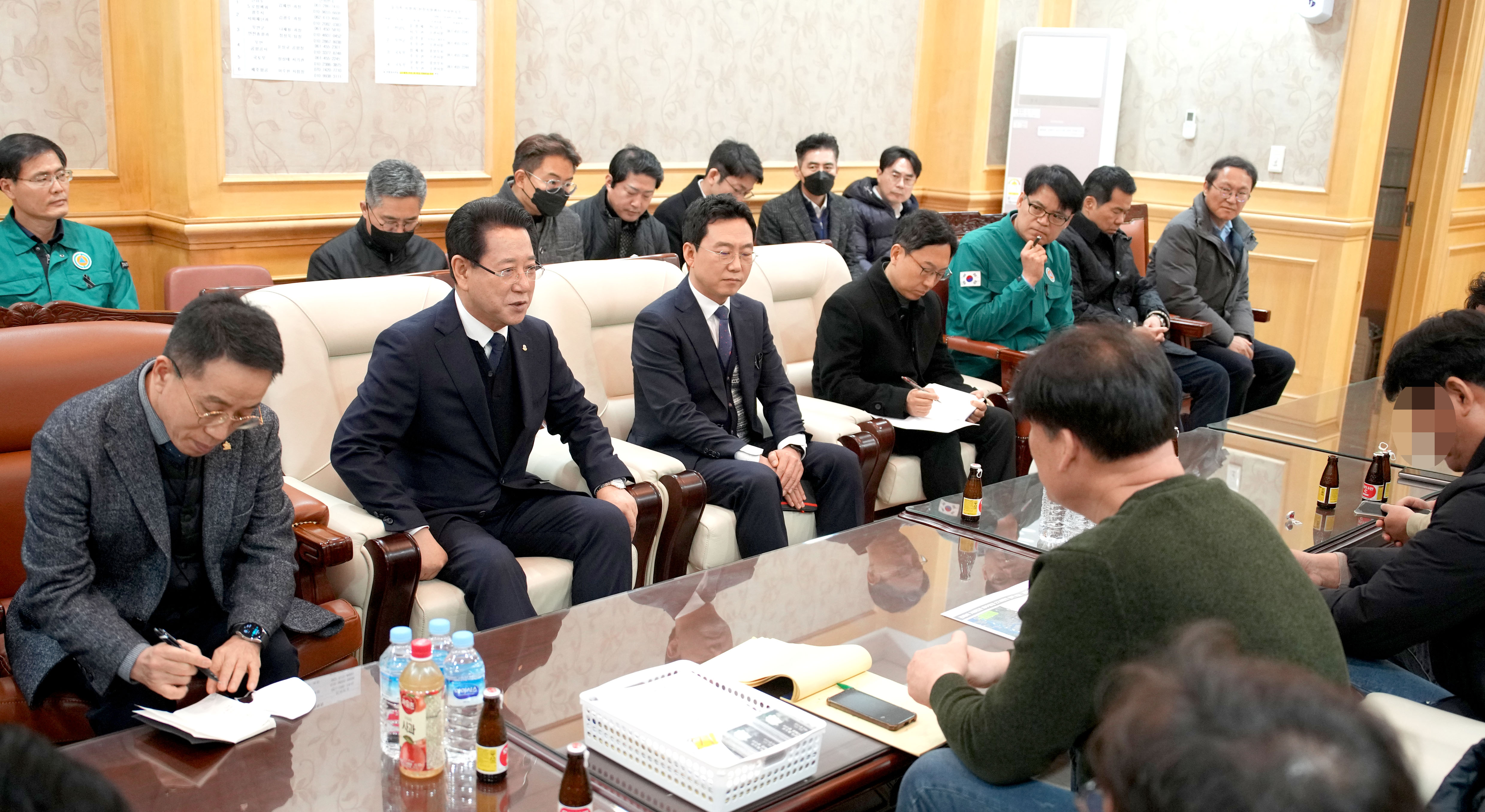 제주항공 여객기 참사 유가족 대표단과 면담하는 김영록 전라남도지사2