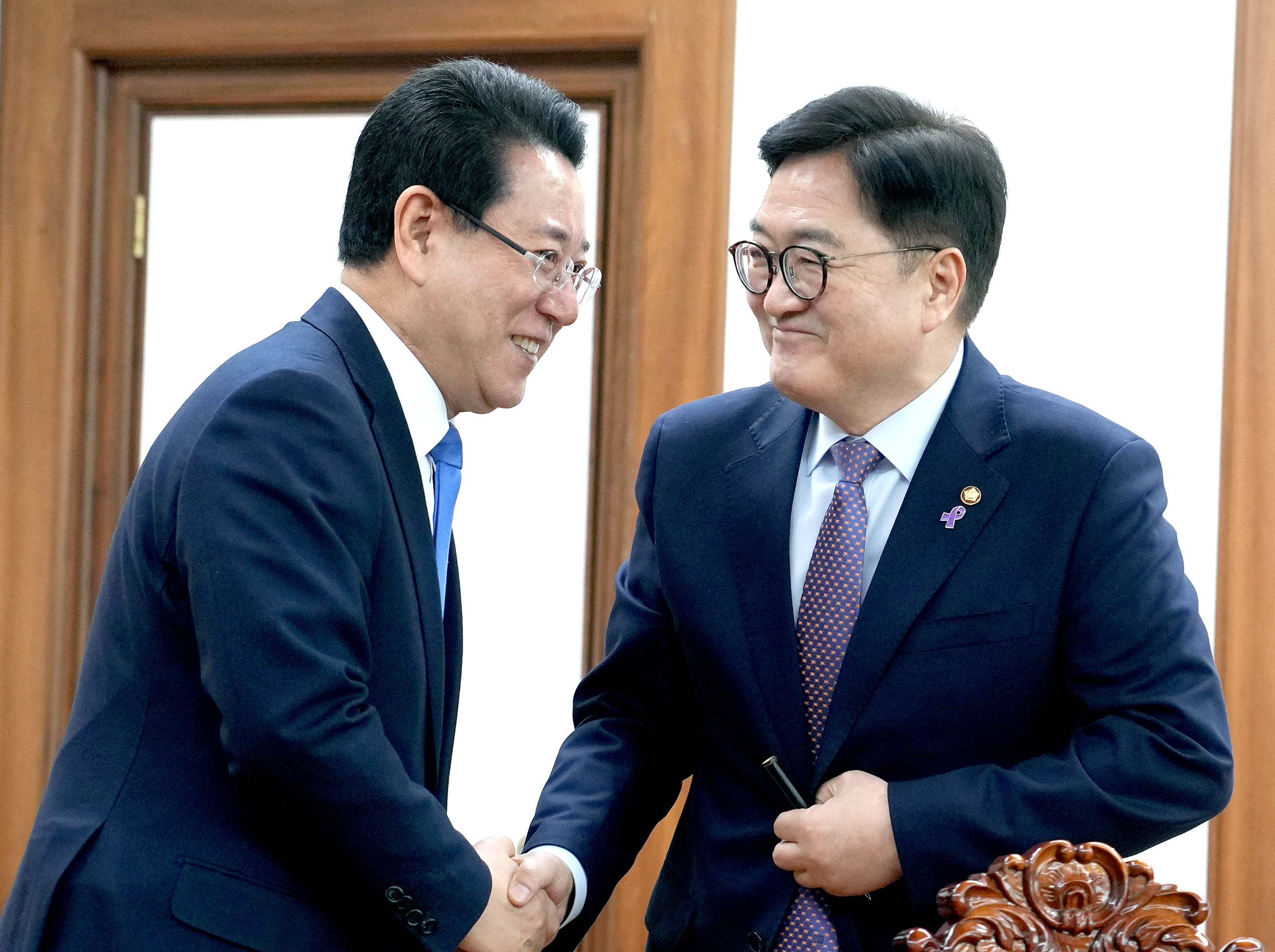 우원식 국회의장에게 전남도 현안 건의하는 김영록 전라남도지사2