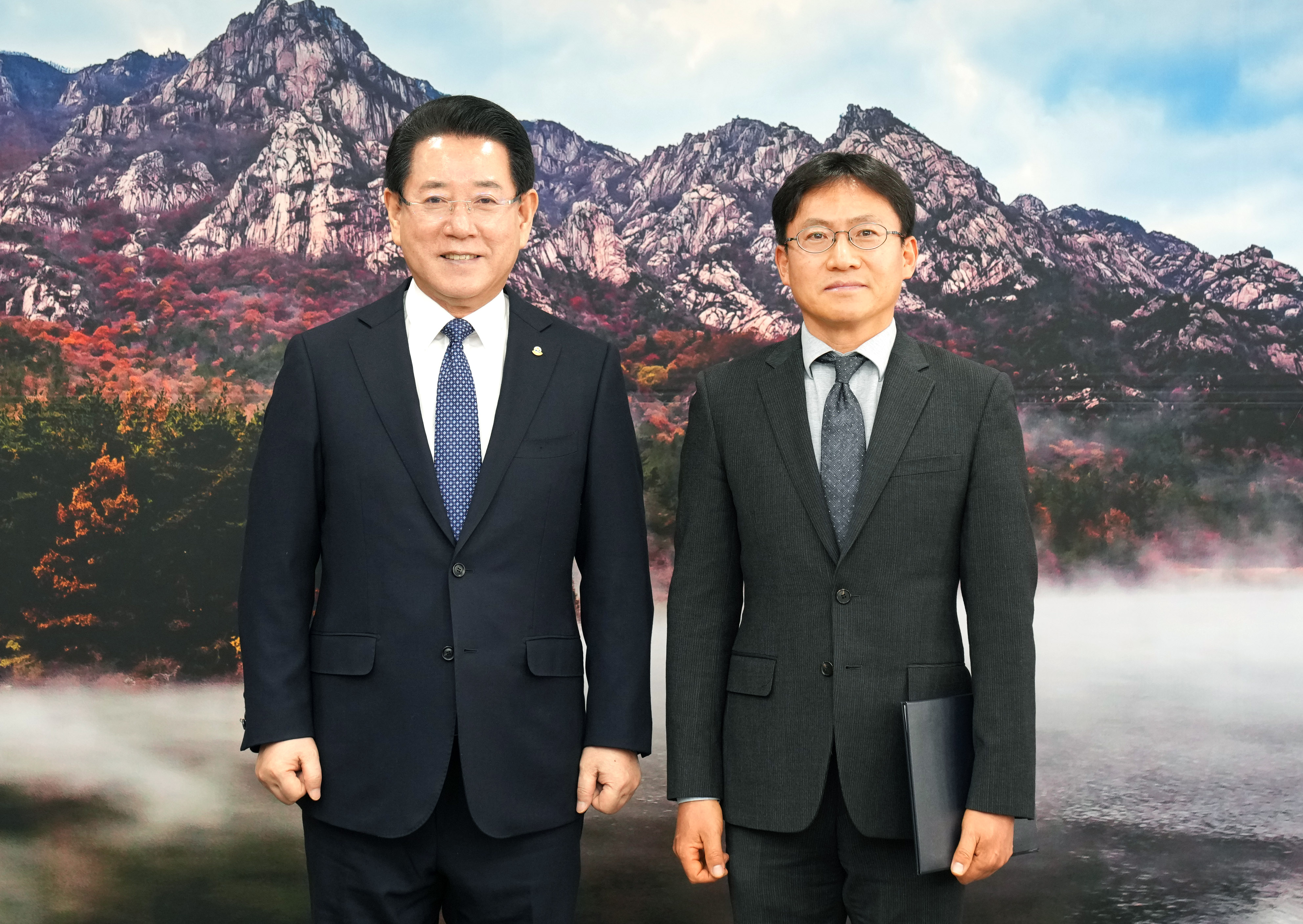 신임 산업협력관 임명장 수여1
