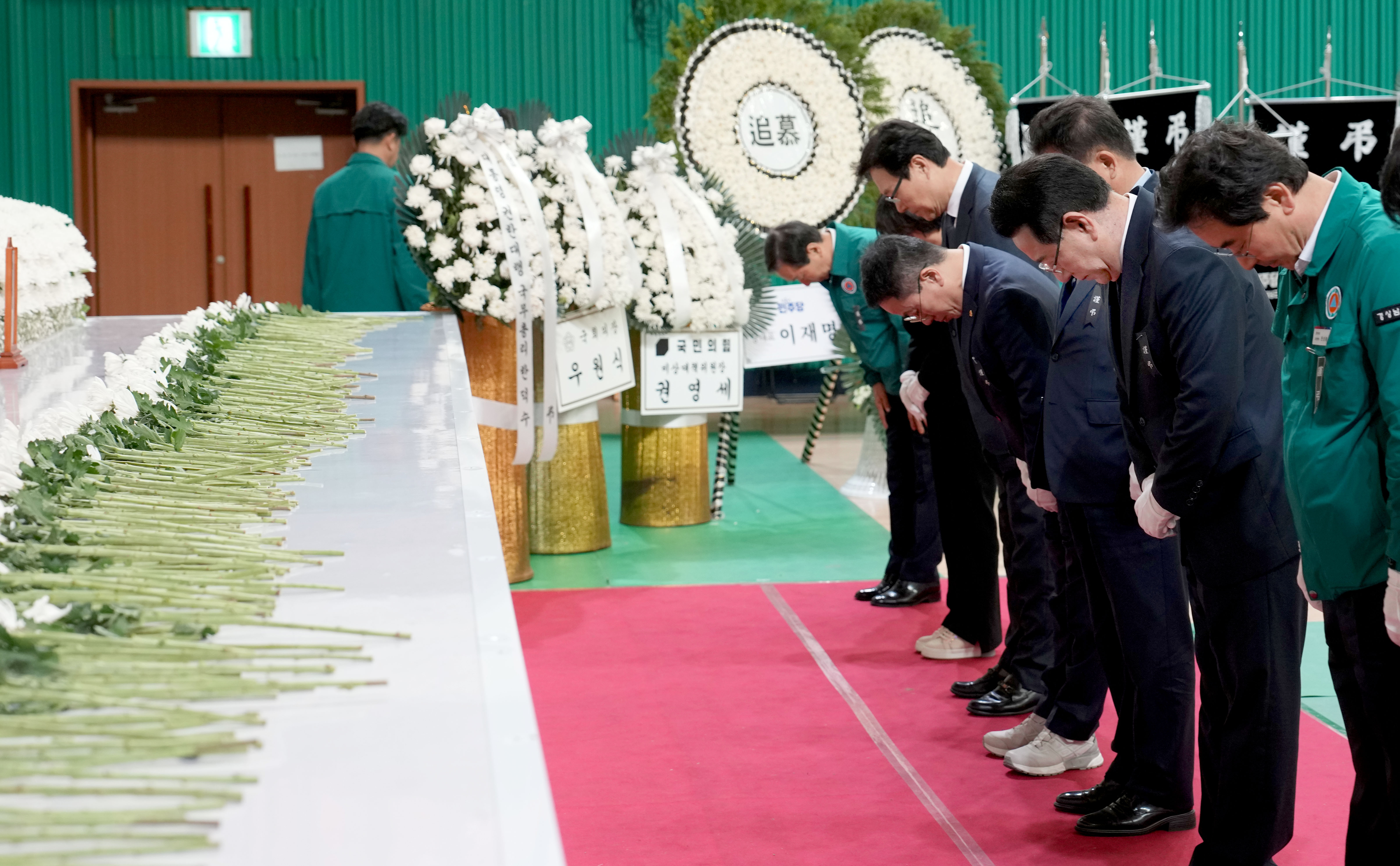 산청군 산불진화대 사고 희생자 합동분향소 조문2