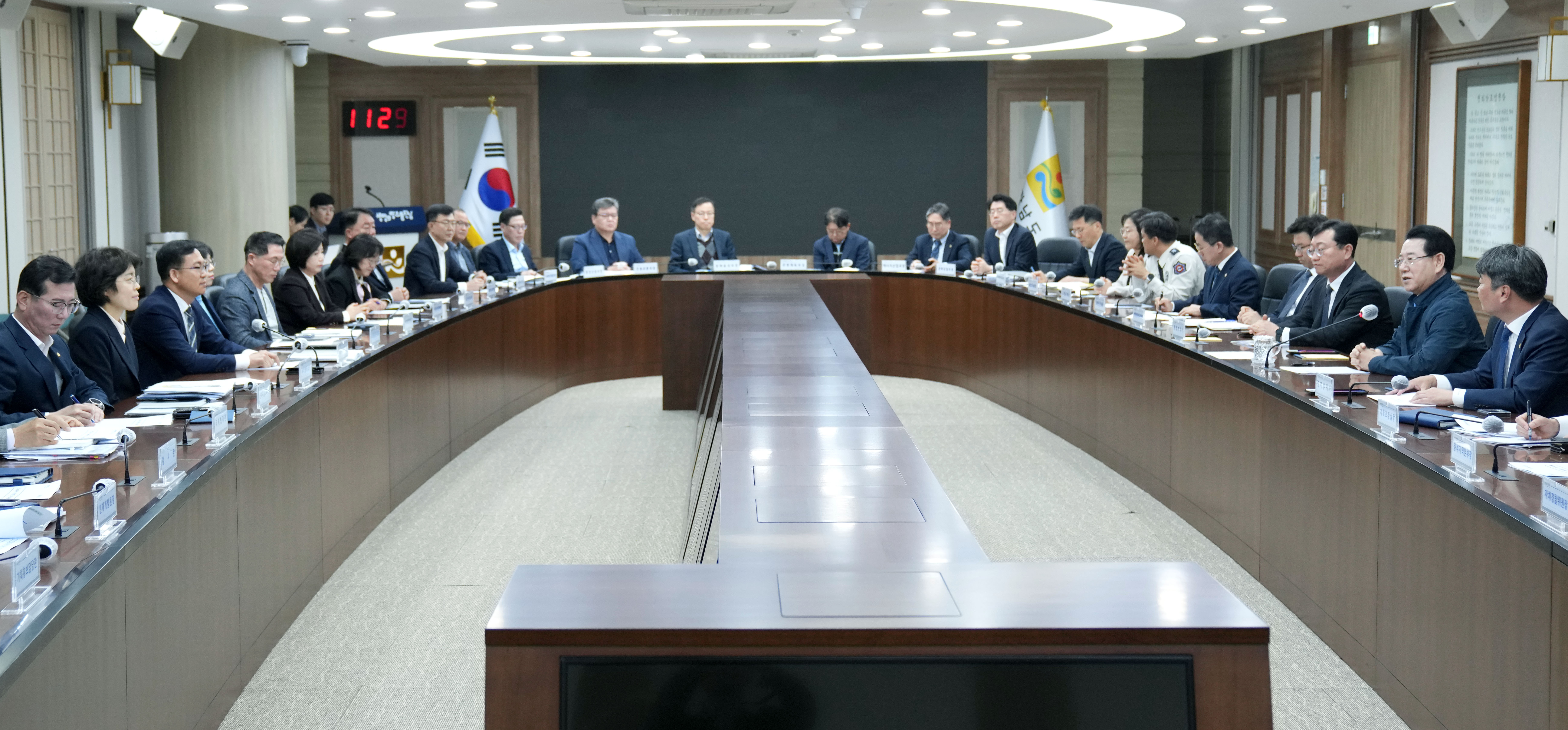 윤석열 대통령 탄핵심판 선고에 따른 긴급 실국장 간부회의3