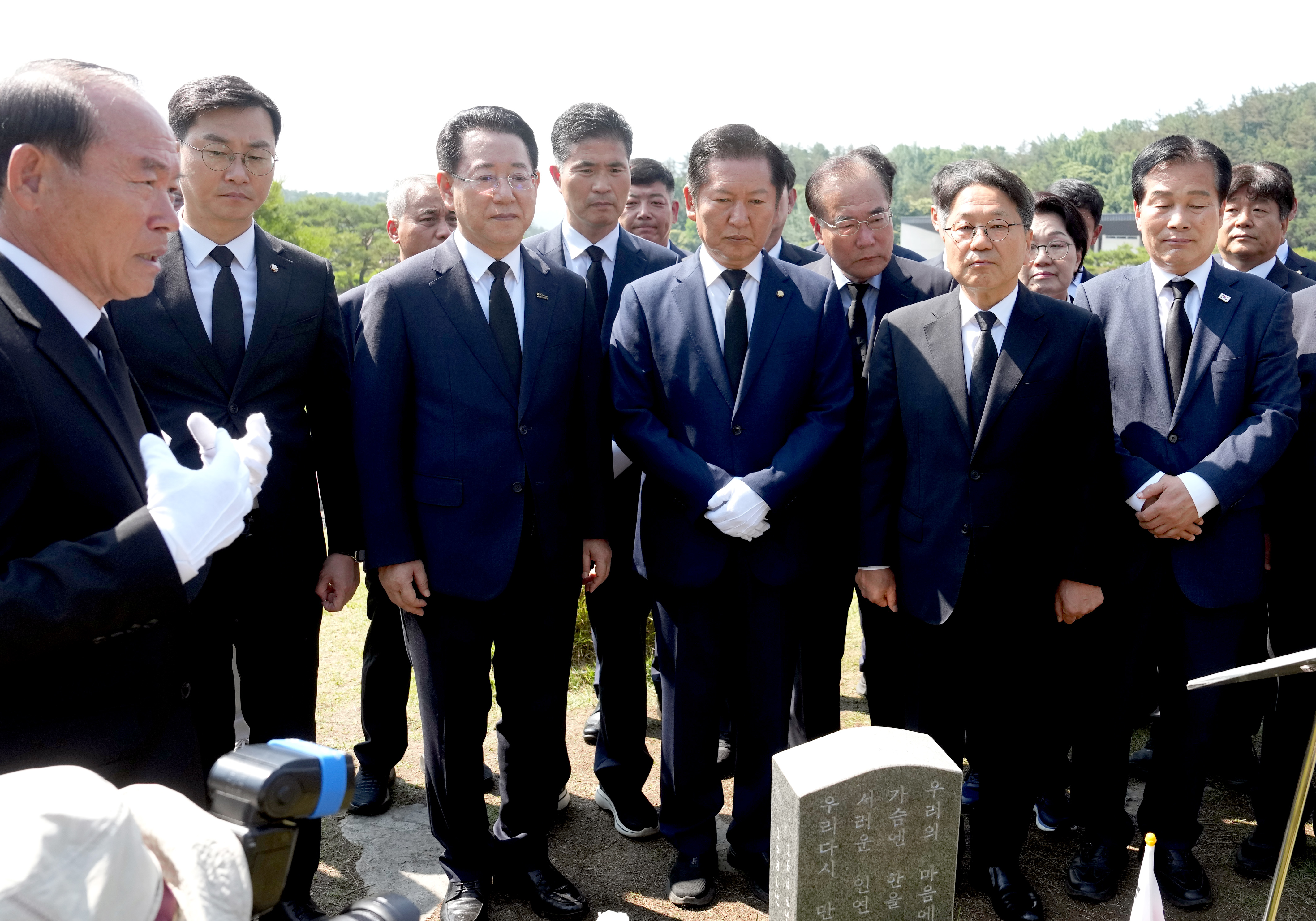 정청래 더불어민주당 국회의원 및 광주·전남 시장·도지사 국립 5·18 민주묘지 참배1