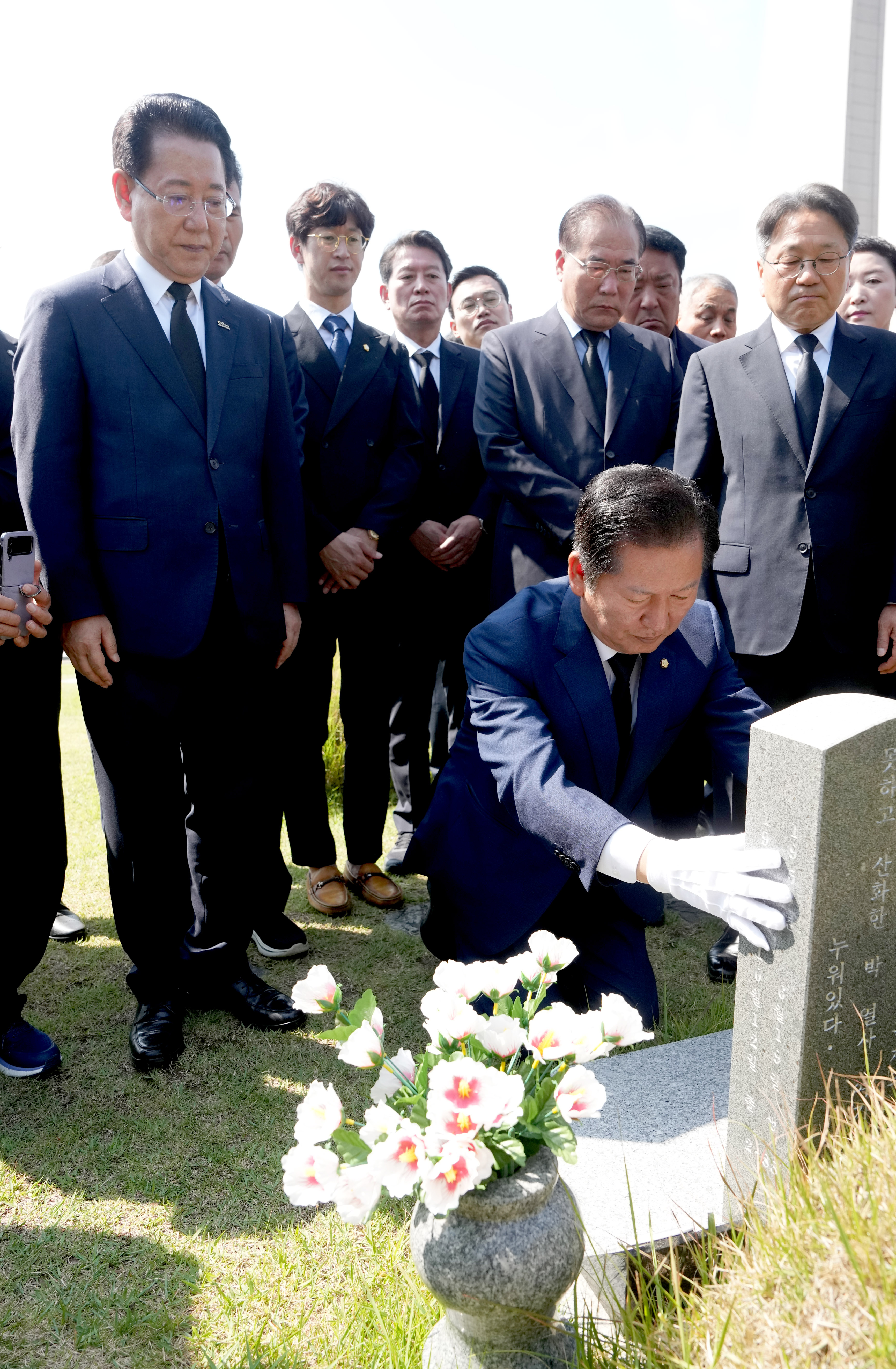 정청래 더불어민주당 국회의원 및 광주·전남 시장·도지사 국립 5·18 민주묘지 참배2