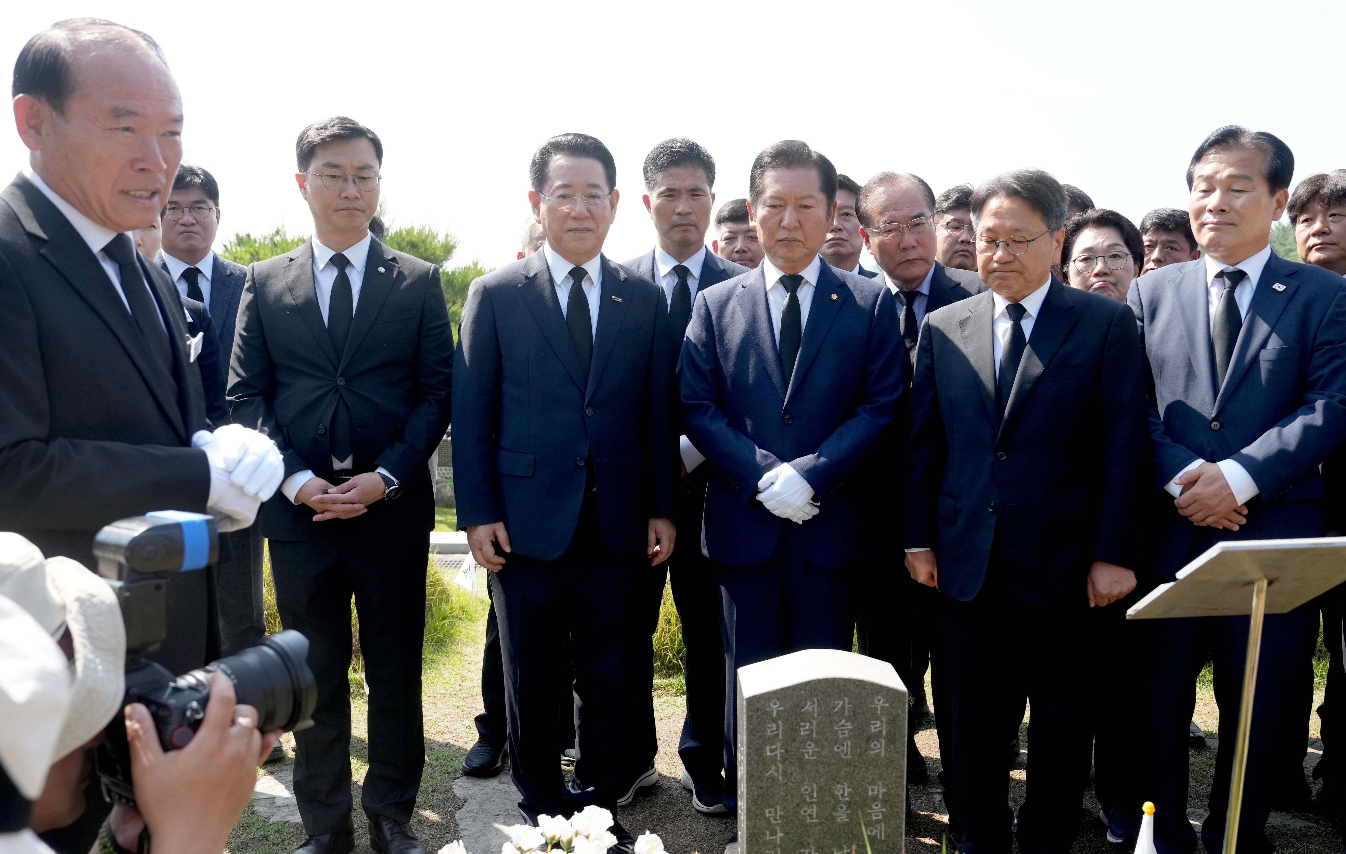 정청래 더불어민주당 국회의원 및 광주·전남 시장·도지사 국립 5·18 민주묘지 참배3