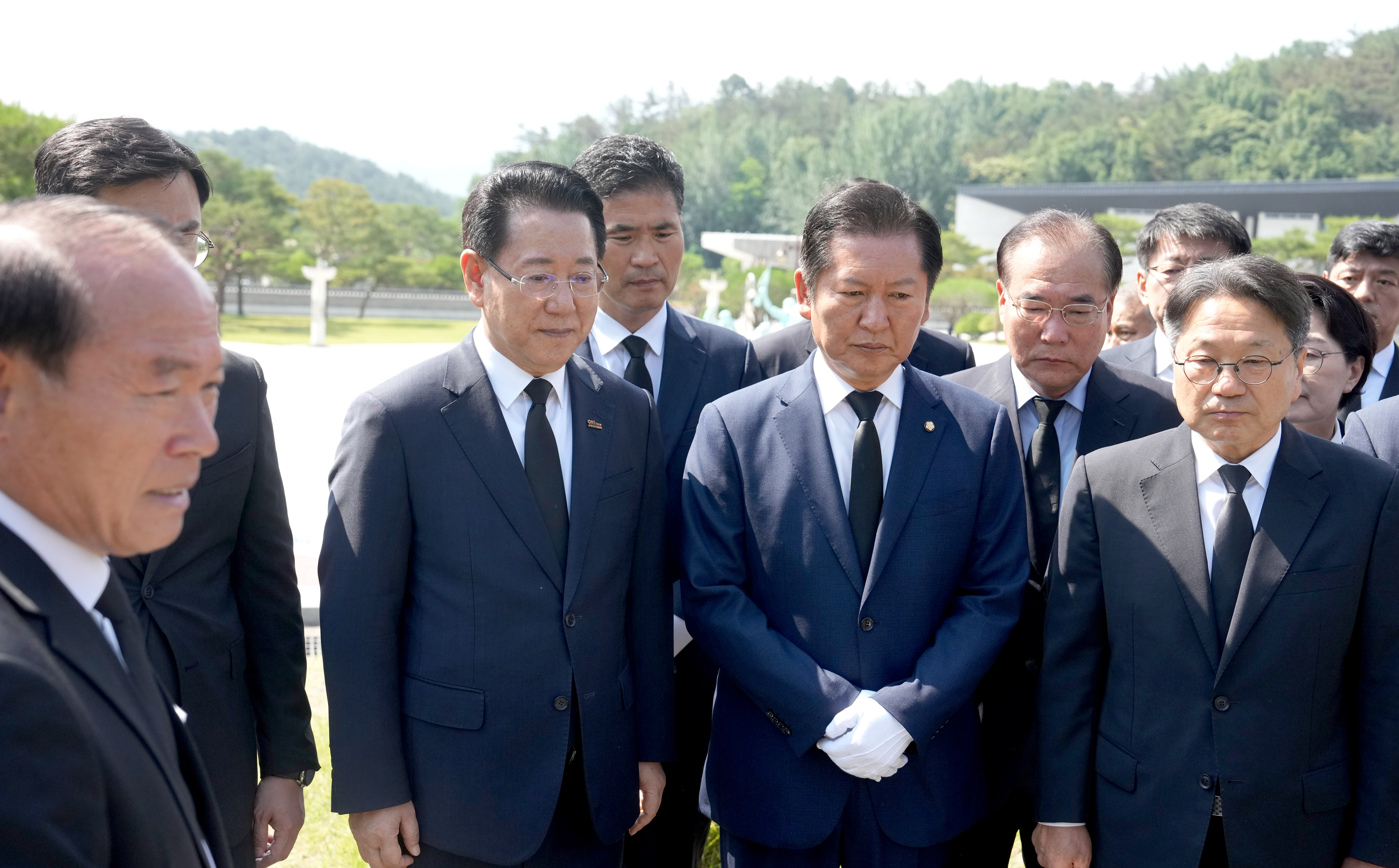 정청래 더불어민주당 국회의원 및 광주·전남 시장·도지사 국립 5·18 민주묘지 참배4