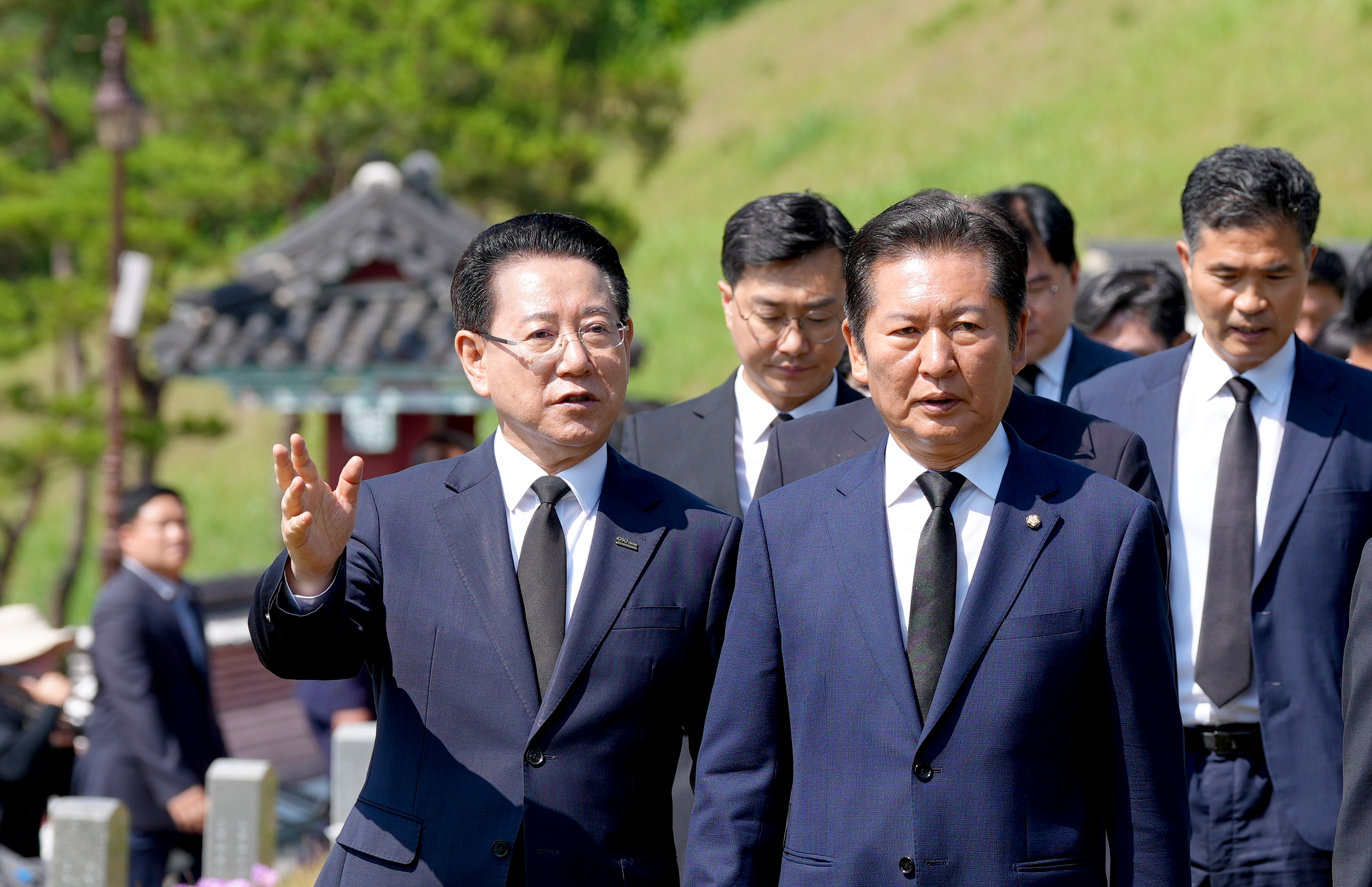 정청래 더불어민주당 국회의원 및 광주·전남 시장·도지사 국립 5·18 민주묘지 참배5