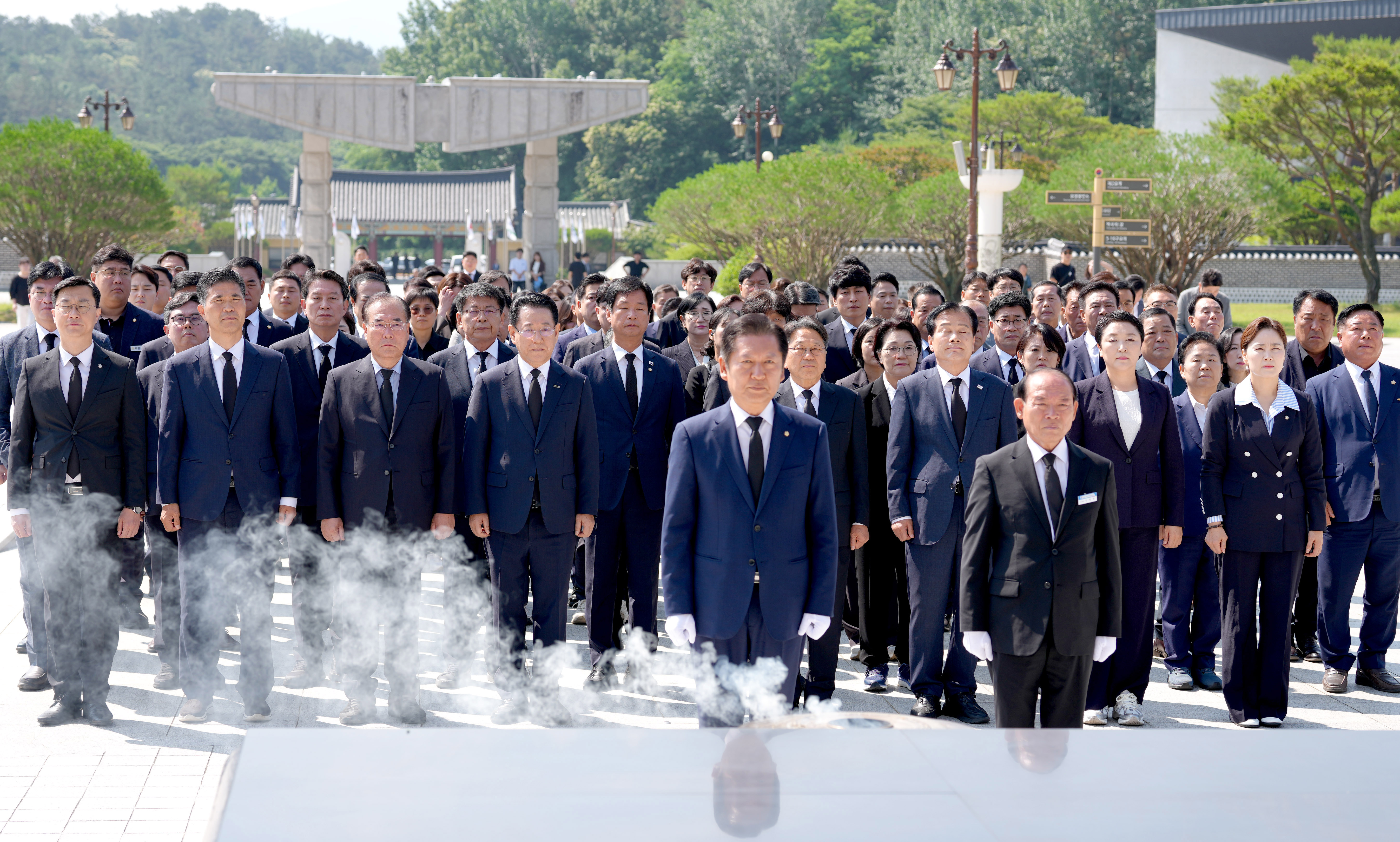 정청래 더불어민주당 국회의원 및 광주·전남 시장·도지사 국립 5·18 민주묘지 참배9