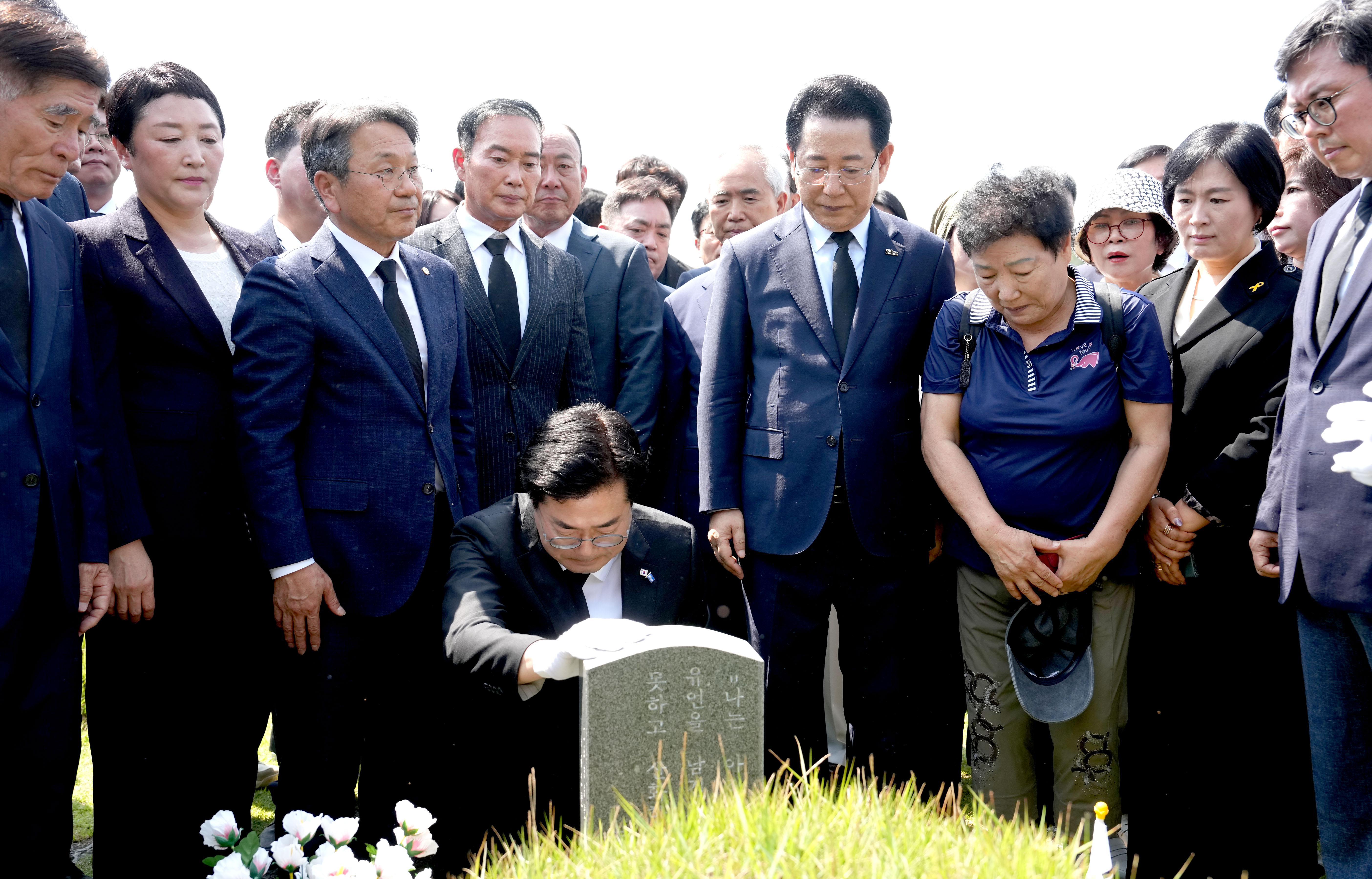 박찬대 더불어민주당 국회의원 및 광주·전남 시장·도지사 국립 5·18 민주묘지 참배4