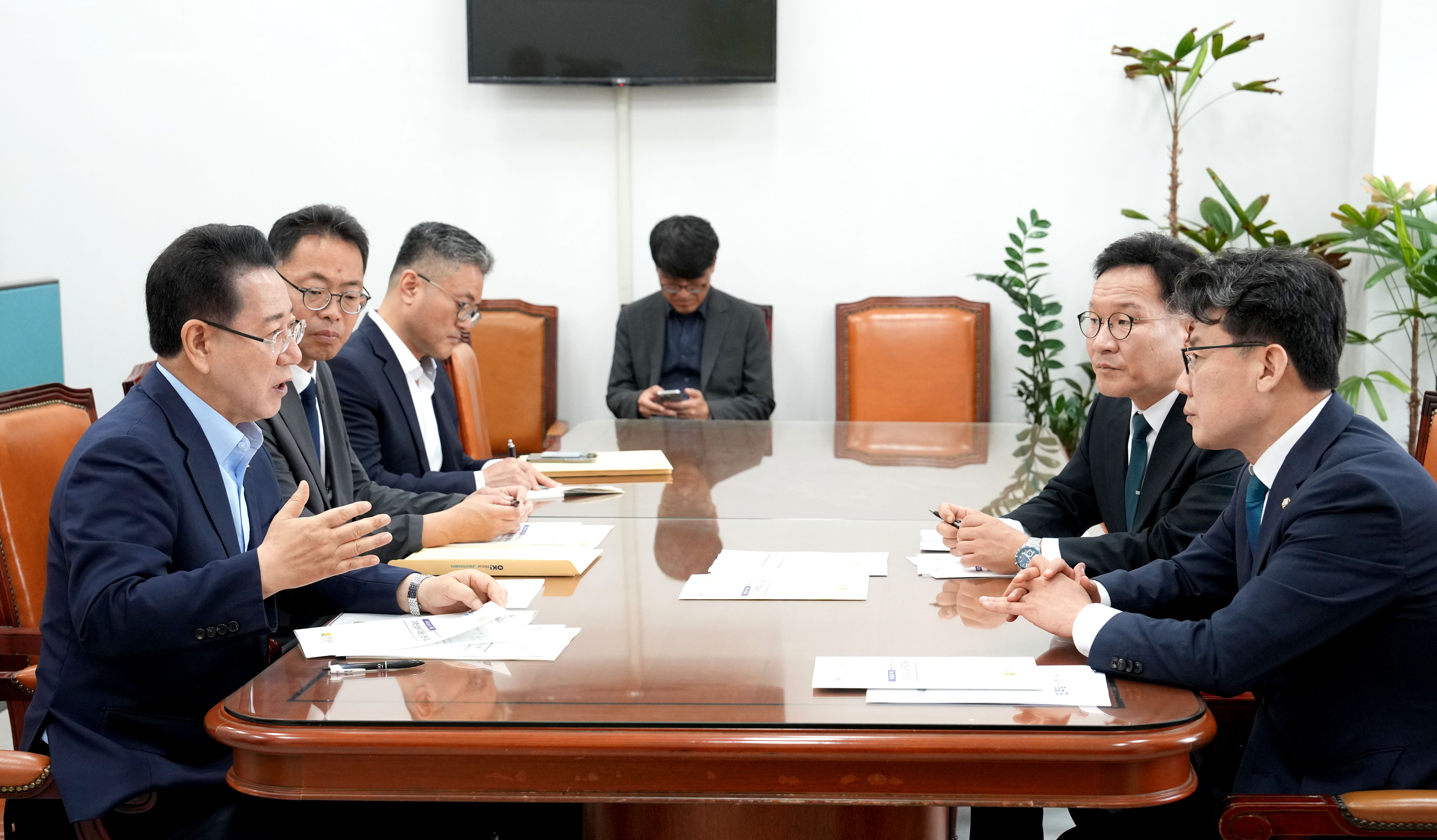 진성준 더불어민주당 정책위의장 면담1