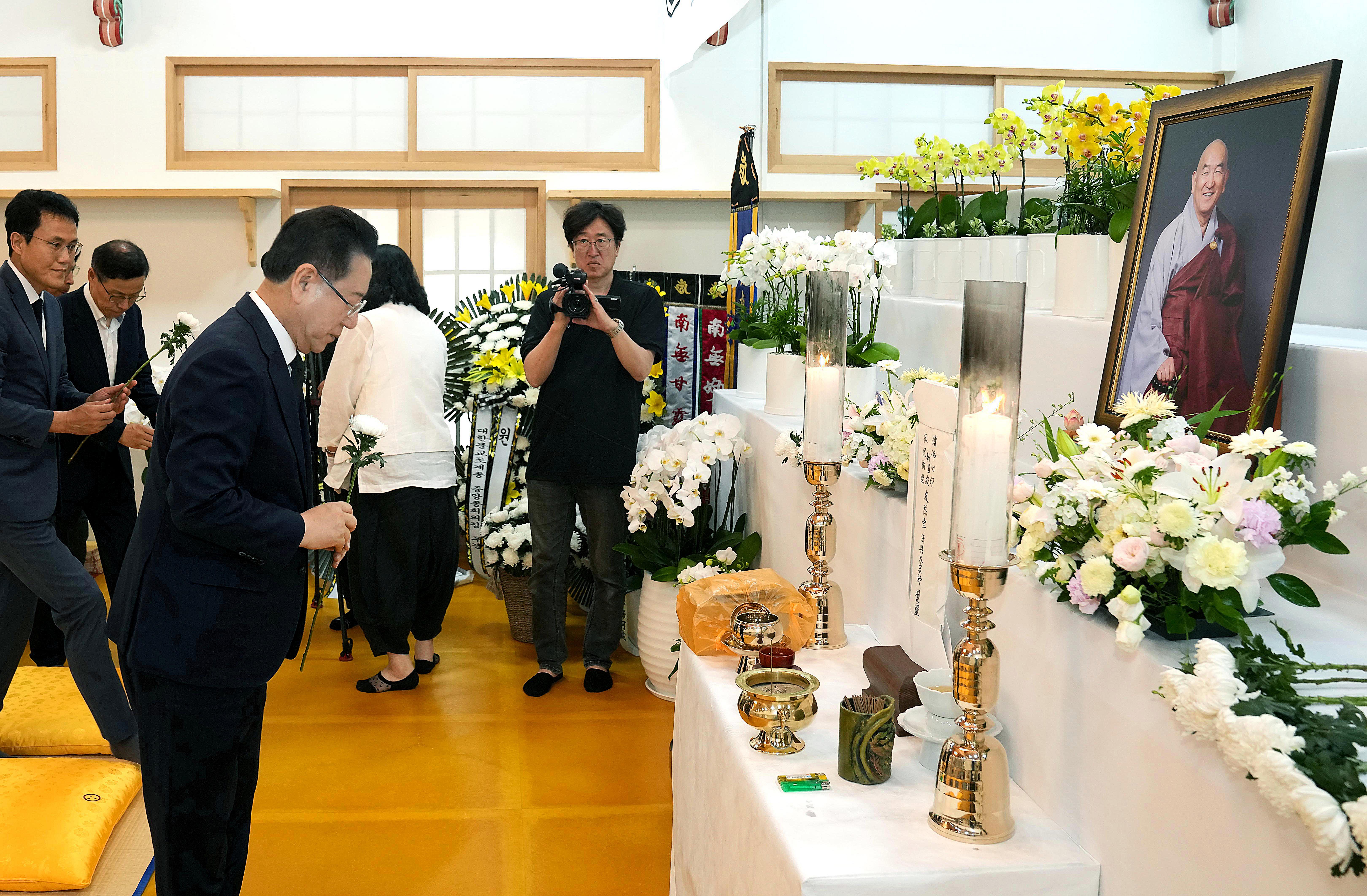 조계총림 송광사 법흥 대종사 분향소 조문1