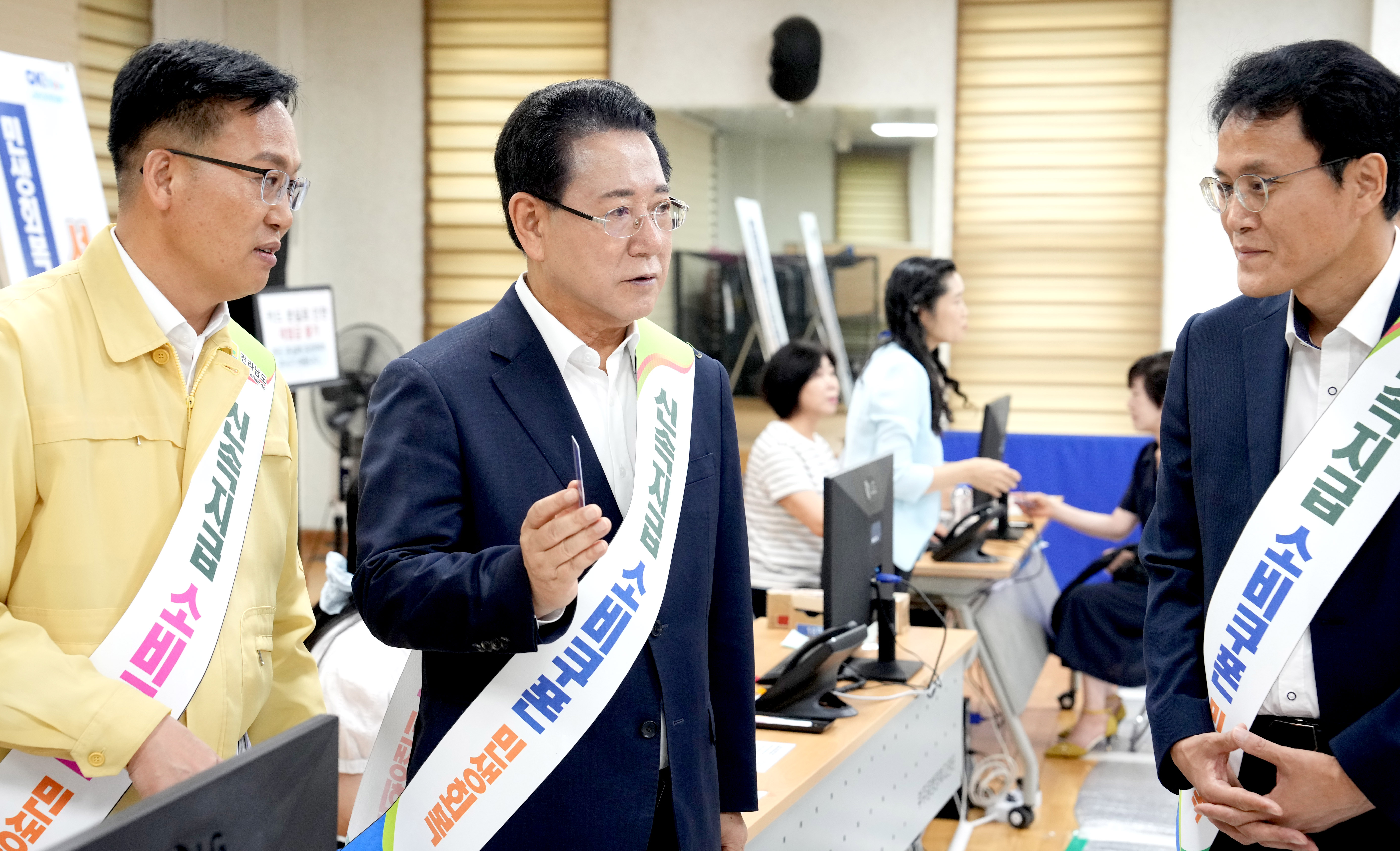 일일 민생회복 소비쿠폰 지급 현장 방문한 김영록 전라남도지사7