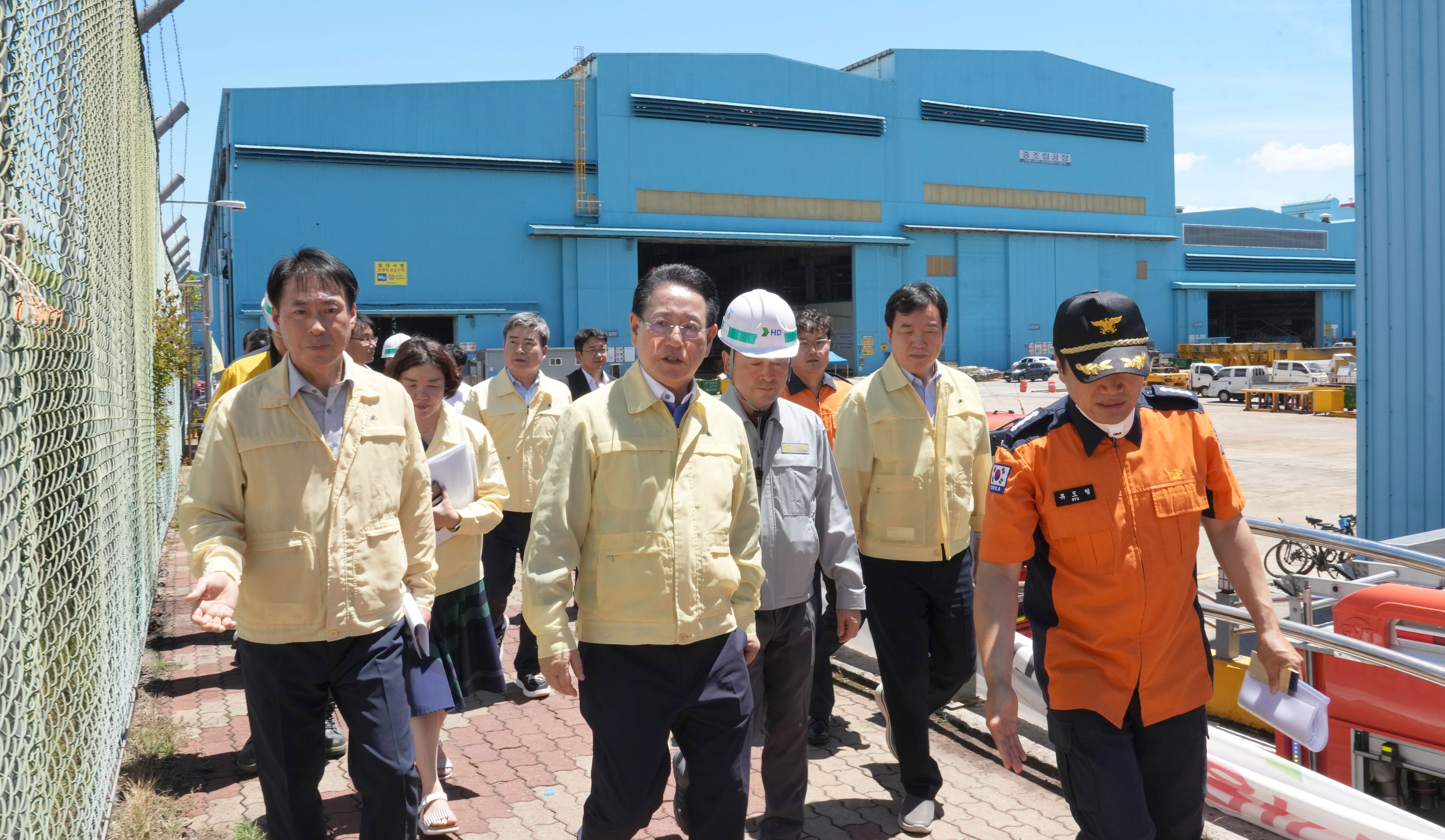 HD현대삼호조선소 화재현장 둘러보는 김영록 전남도지사3