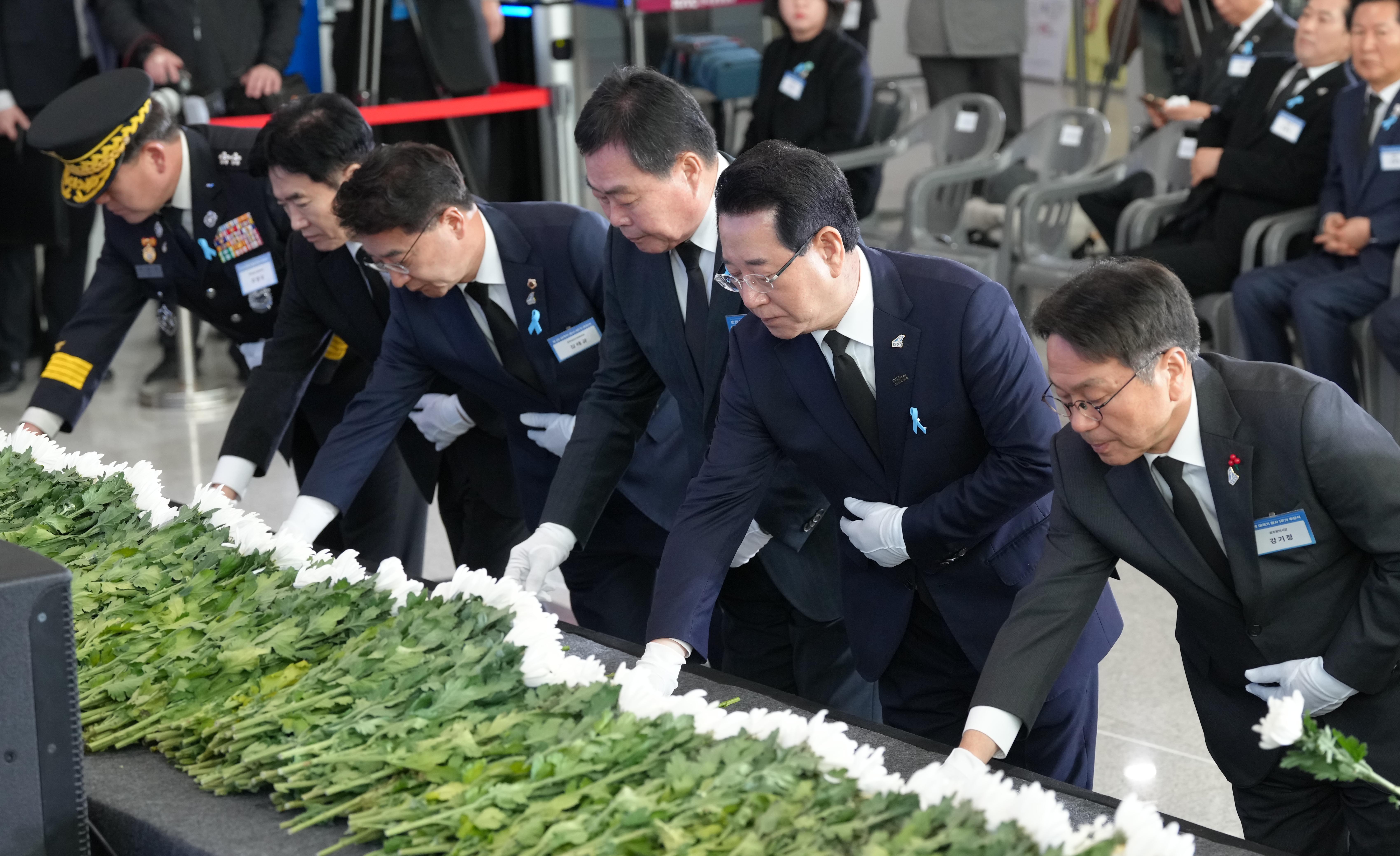 12.29 제주항공 여객기참사 1주기 추모식1