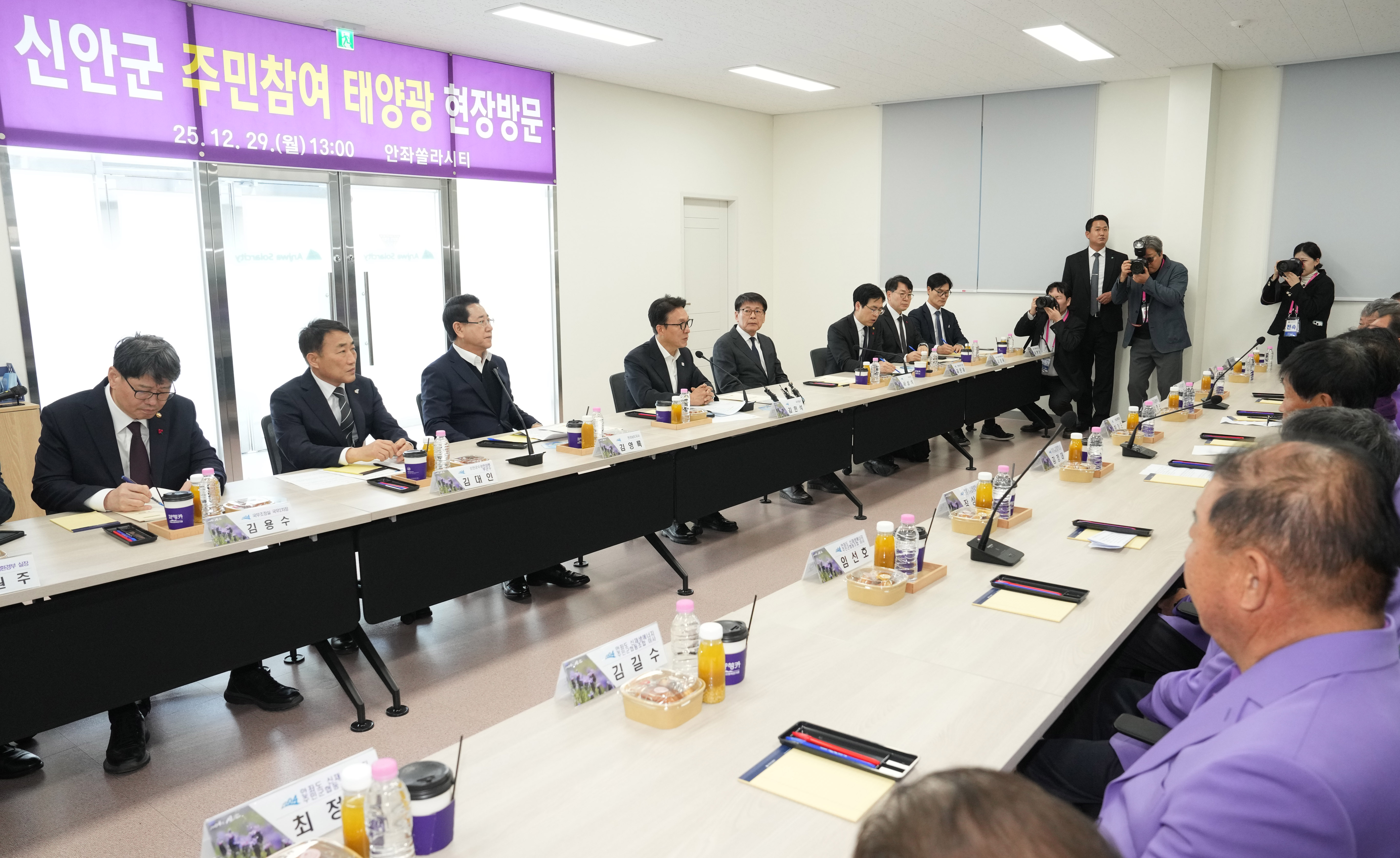 김민석 국무총리 신안 태양광 발전단지 현장 방문7