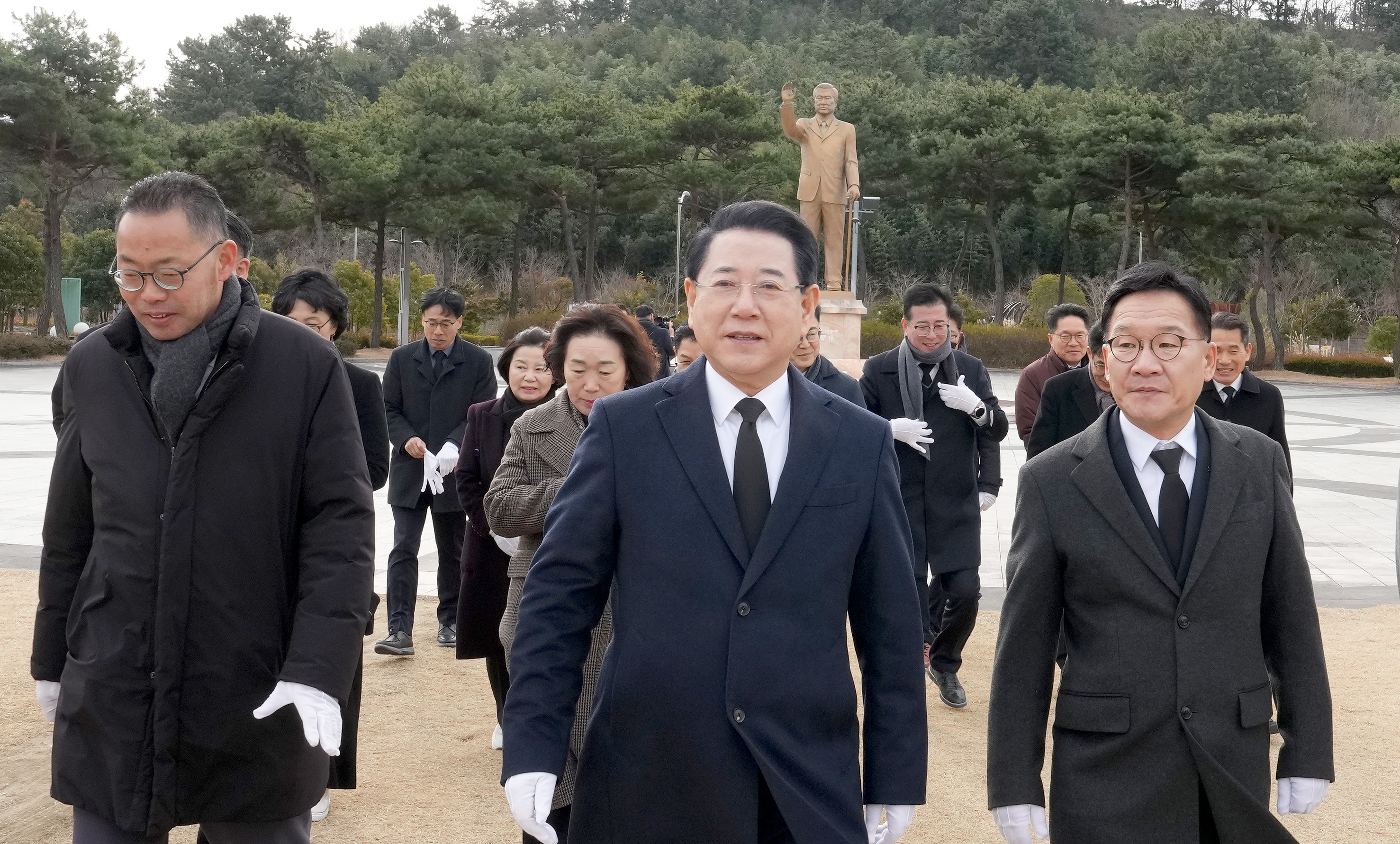 병오년 새해 무안 故김대중동상 참배1