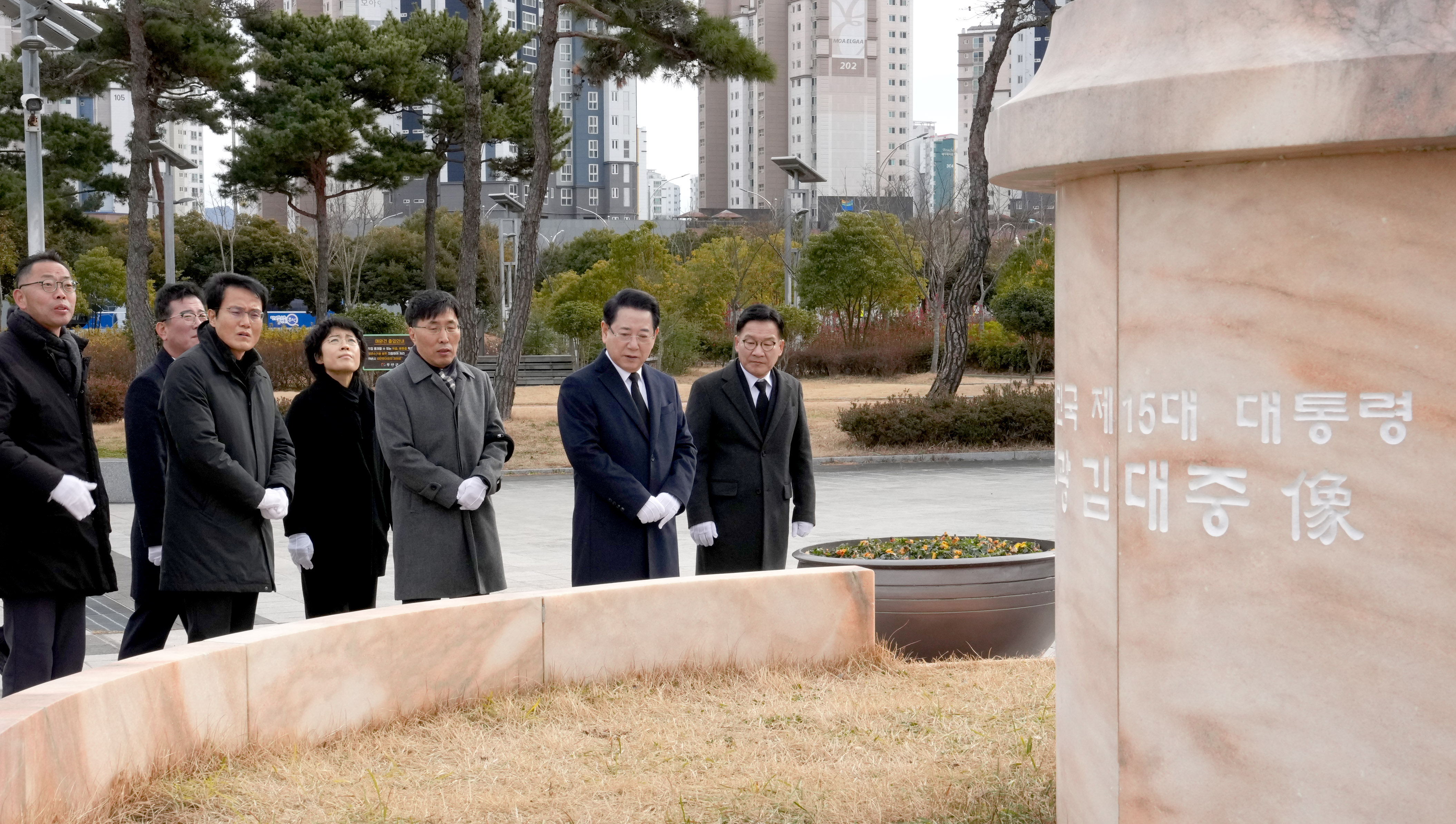 병오년 새해 무안 故김대중동상 참배3