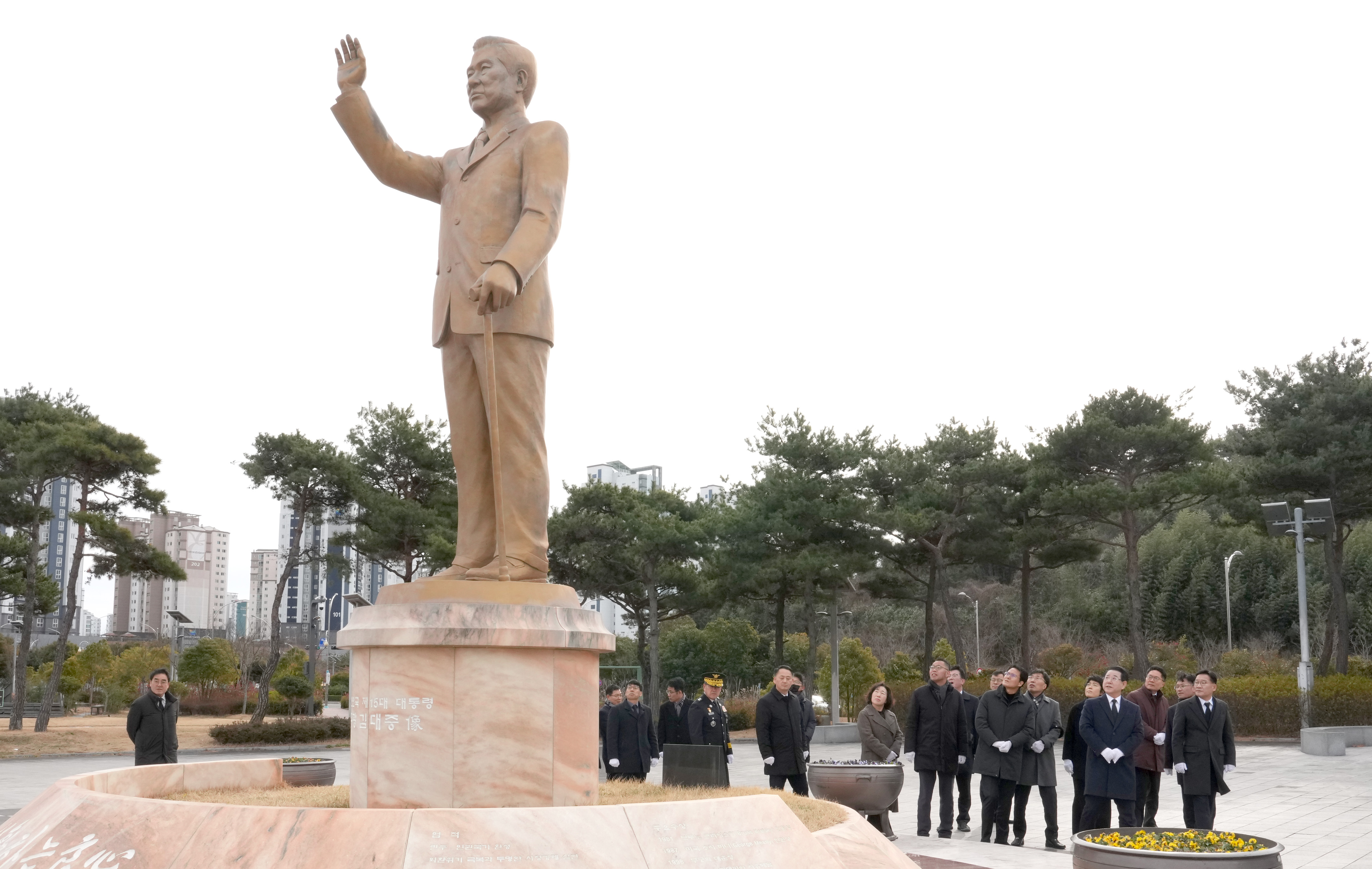 병오년 새해 무안 故김대중동상 참배4
