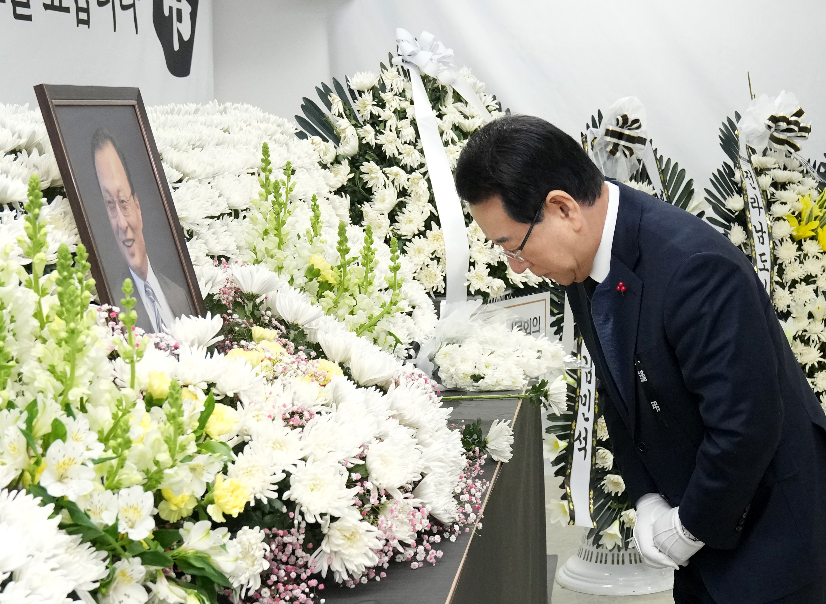 고 이해찬 민주평통자문회의 수석부의장 분향소 조문1