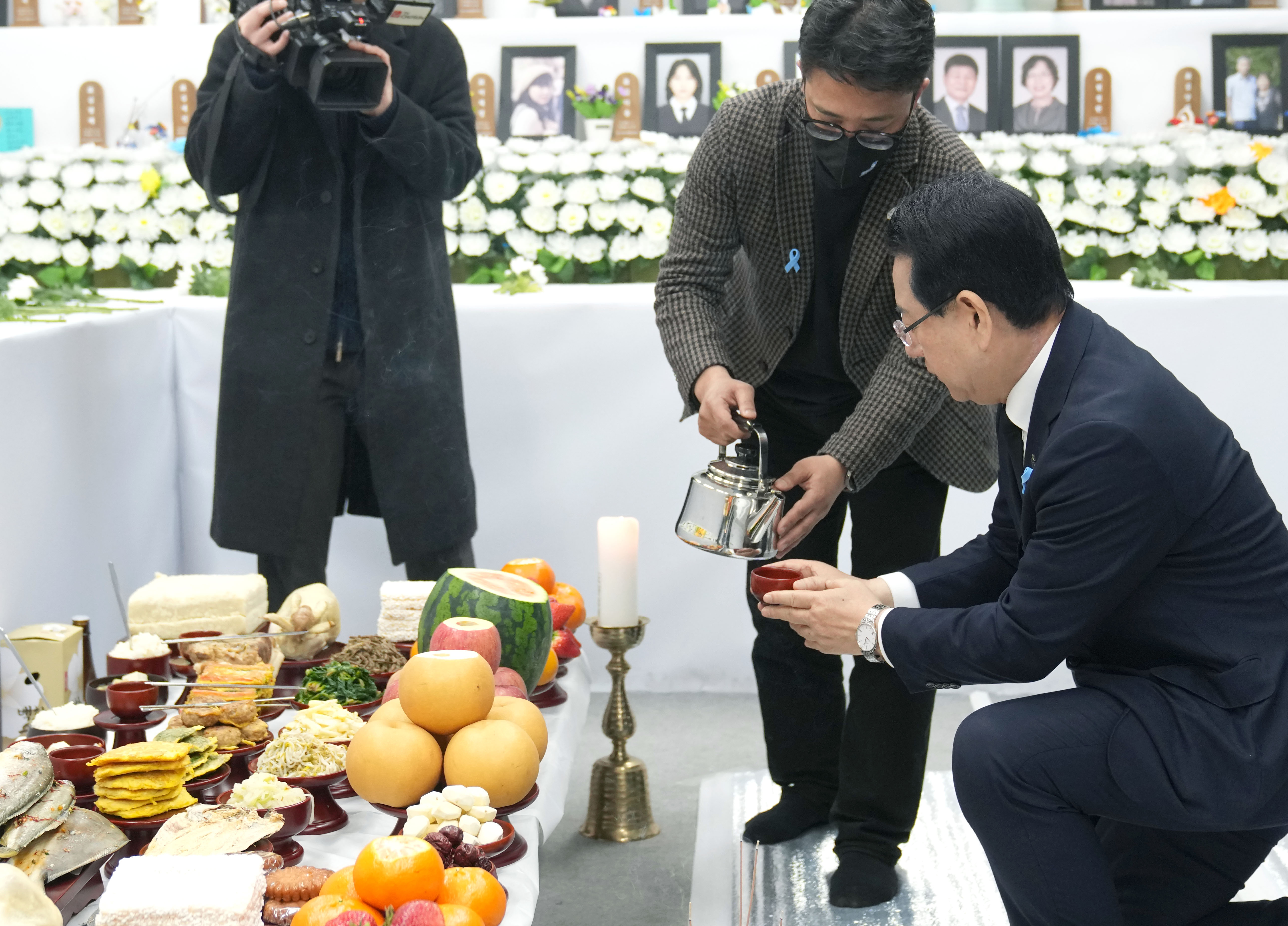 제주항공 여객기 사고 희생자 무안공항 설 명절 합동 차례4