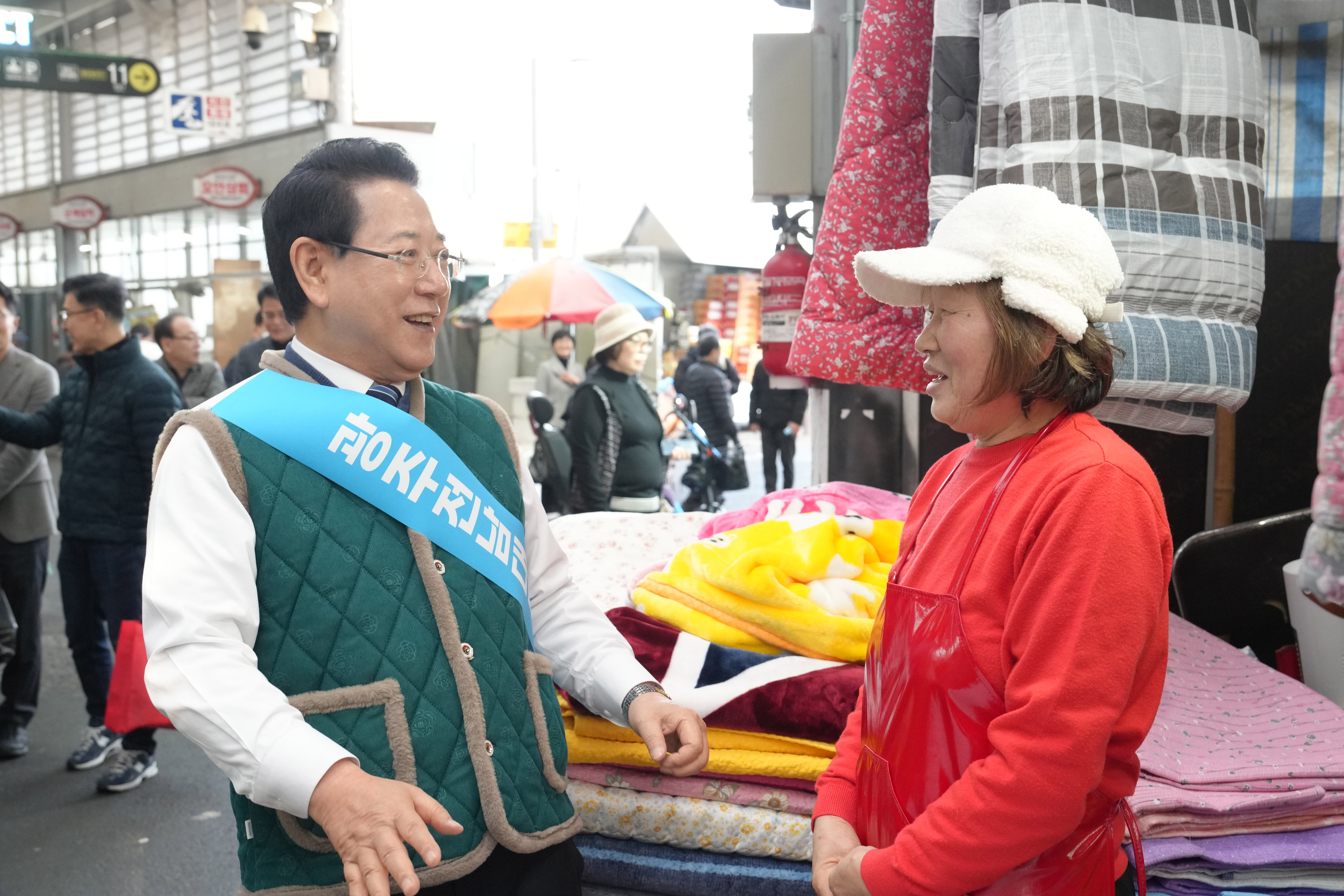광주 말바우시장 상인 격려2