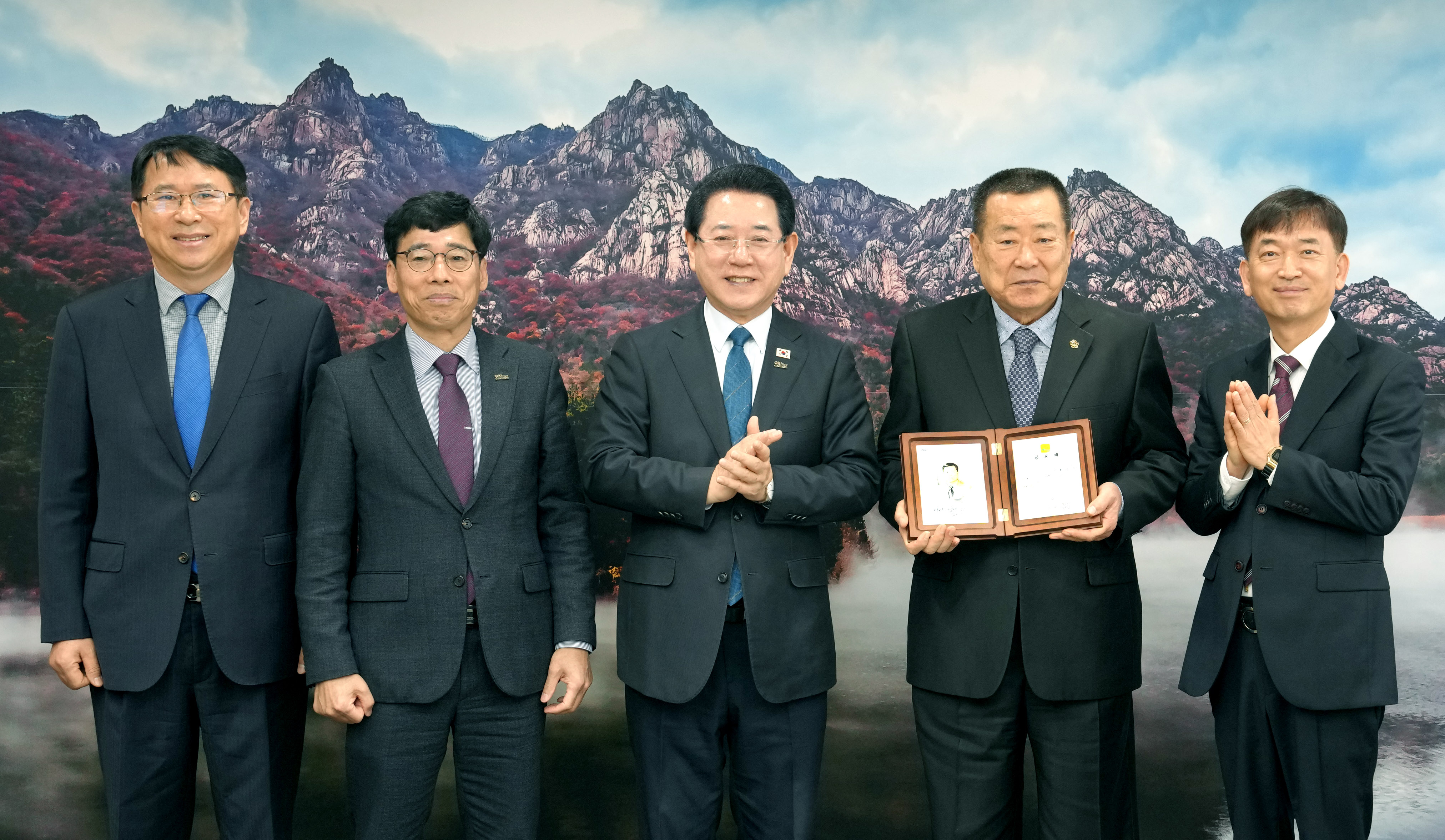홍일성 전남관광협회장 이임 공로패 수여2