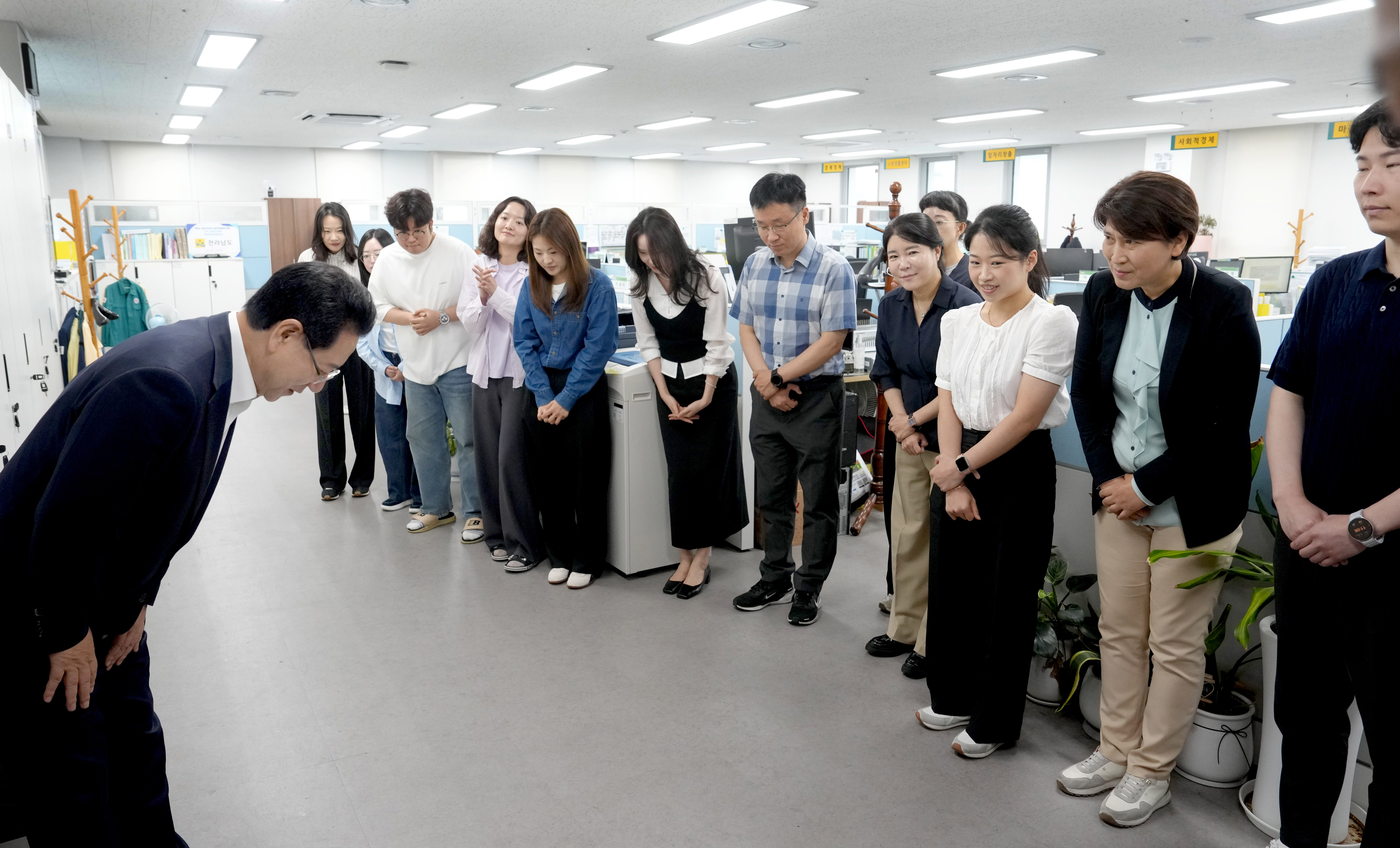 이임 앞두고 전남동부청사 직원 격려3