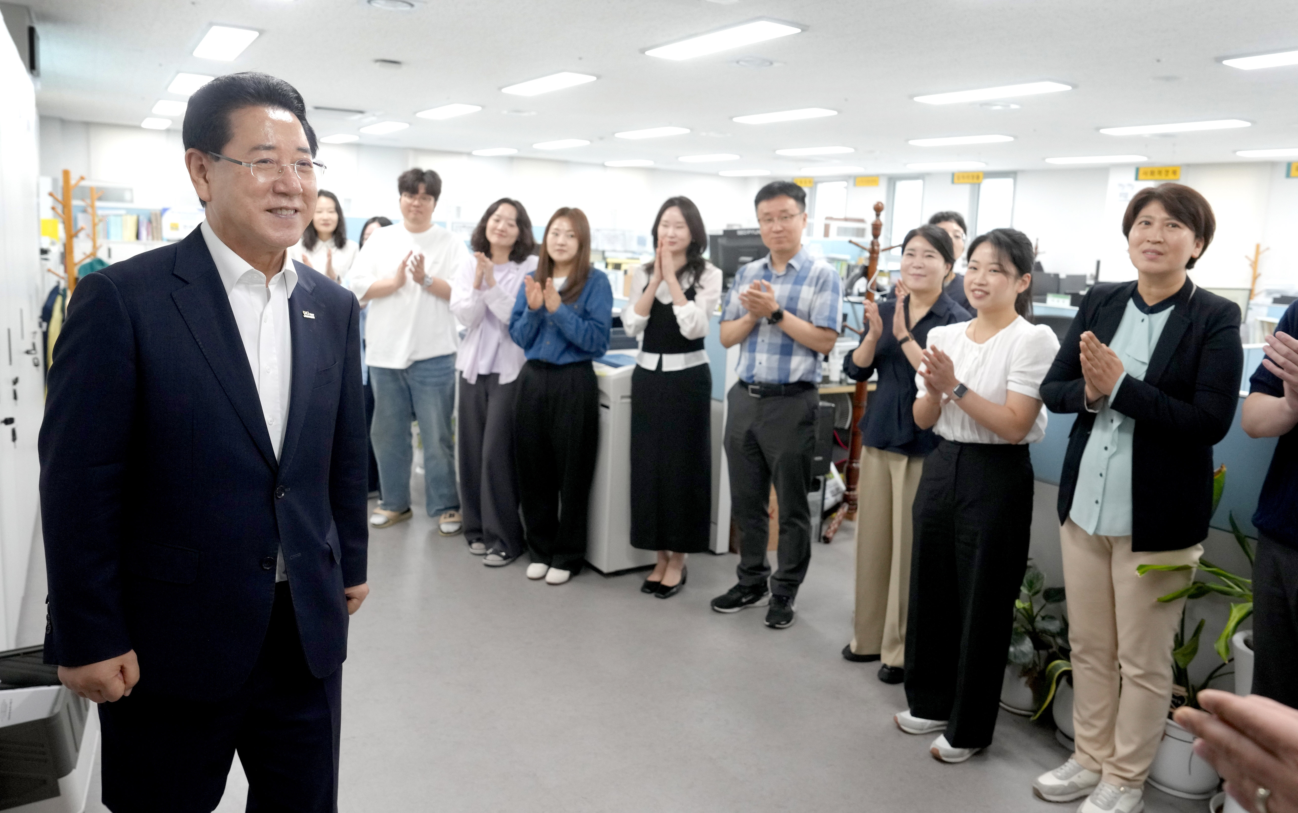 이임 앞두고 전남동부청사 직원 격려4