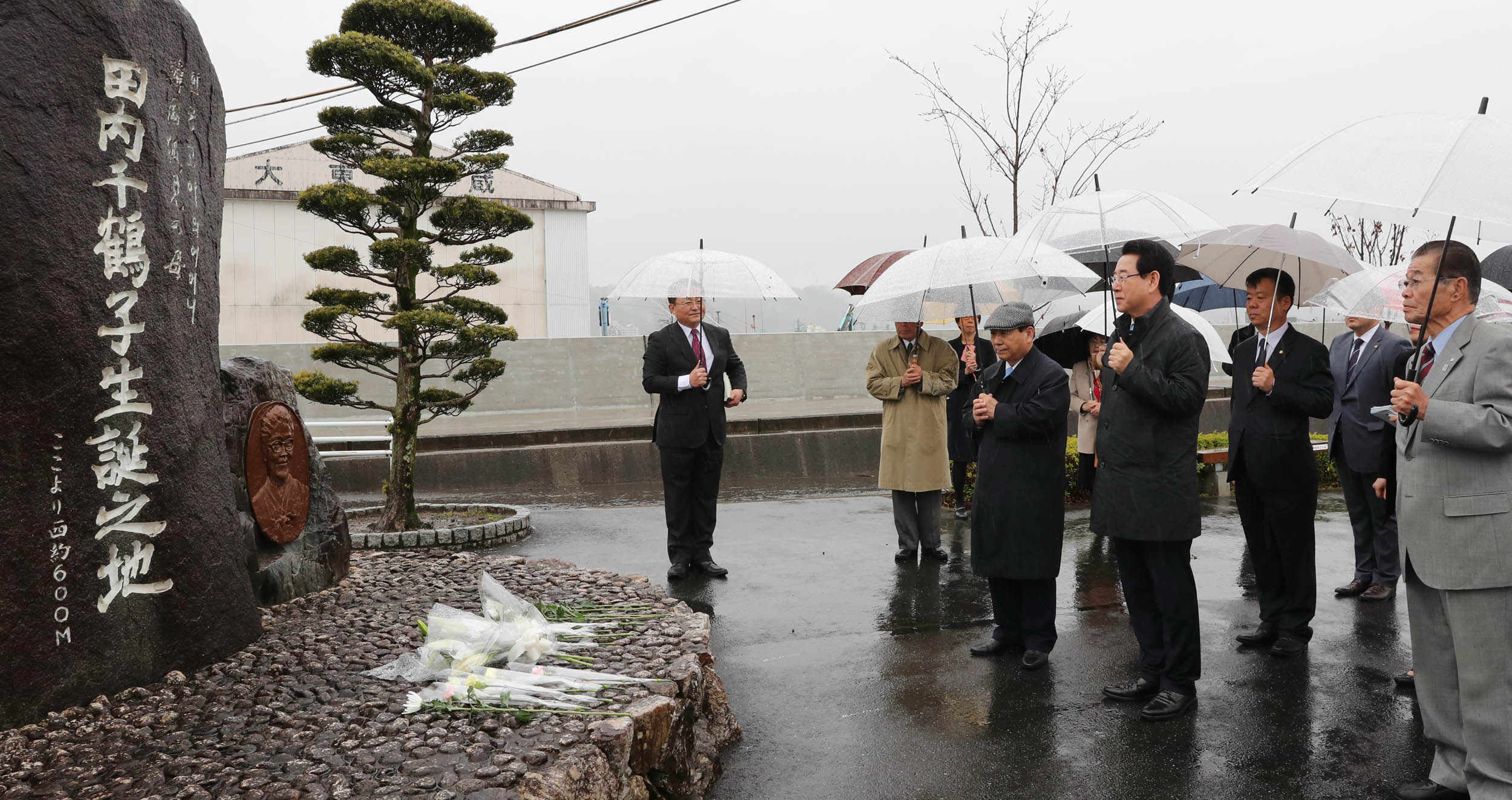일본 고치현 윤학자 여사 기념비 참배2