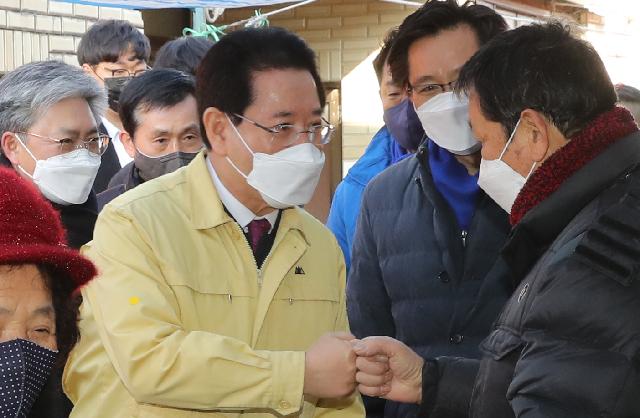 설맞이 영암 전통시장 방문 상인격려