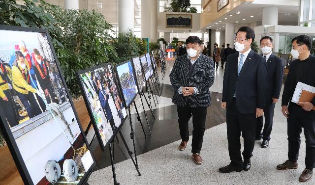 2022광주·전남보도사진전 ‘현장의 눈빛’ 관람