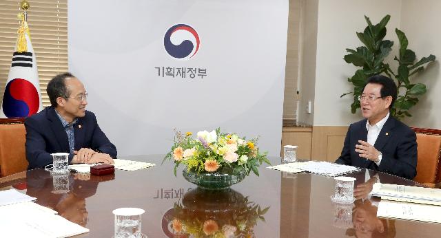 경제부총리-시·도지사 예산협의회 참석