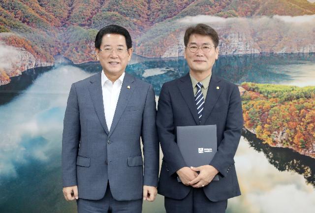 신임 도민행복소통실장 임용장 수여