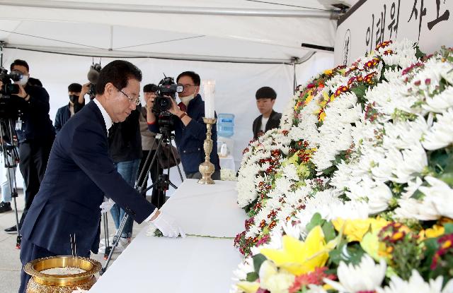 이태원 사고 사망자 합동분향소 조문