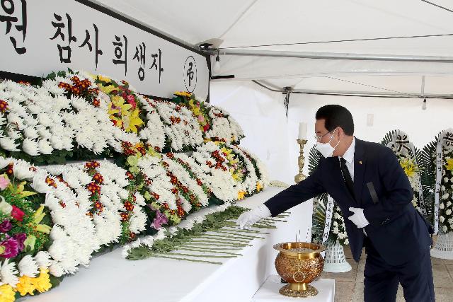 이태원 참사 희생자 합동분향소 조문