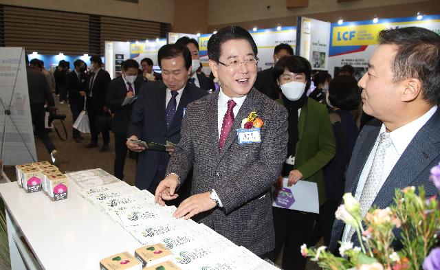 2022 로컬 콘텐츠 페스타 전남방문의 해 홍보관 둘러보는 도지사