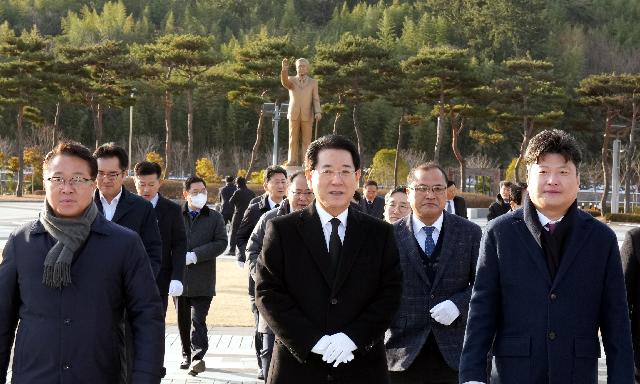 계묘년 새해 무안 故김대중동상 참배