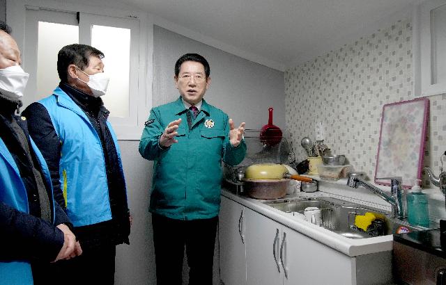취약계층 겨울나기 현장 방문(복지기동대 집수리 현장)