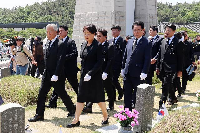 국립5·18민주묘지 참배