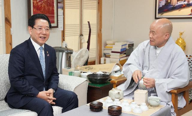 선암사 승범 주지스님과 불교문화 유산 체계적 관리 방안 논의