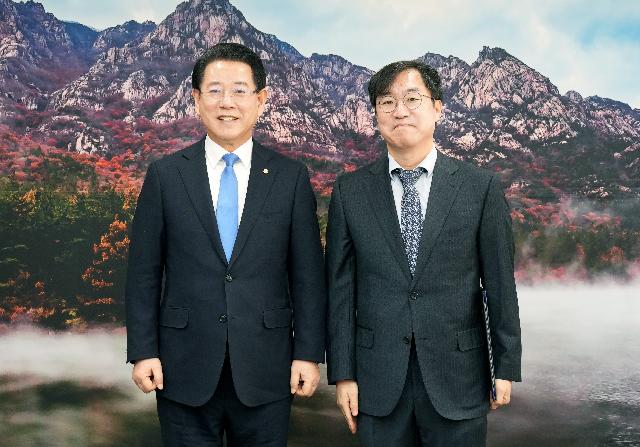 황영웅 신임 경제정책협력관 임명장 수여