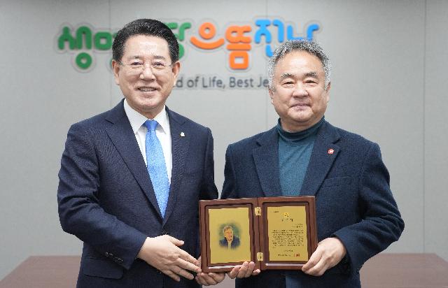 한국에너지공대 설립 지원 유공자 공로패 수여