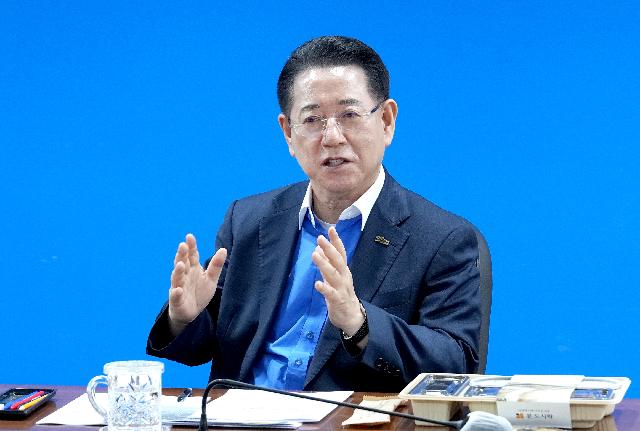 도시락 오찬하며 도정 현안 논의하는 김영록 전남도지사