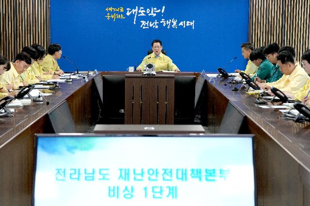 폭염 경보 재난종합상황실 방문, 현황 청취 및  근무자 격려