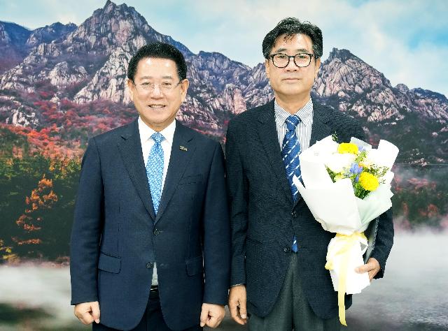 이탁우 신임 특별보좌관 위촉장 수여