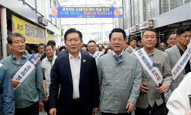 정청래 더불어민주당 대표와 구례5일장 방문