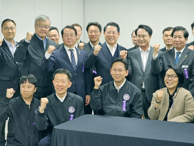 누리호 4차 발사 성공 축하하는 김영록 전남도지사