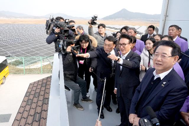 김민석 국무총리 신안 태양광 발전단지 현장 방문