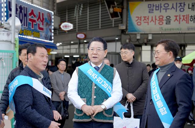 광주 말바우시장 상인 격려